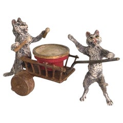 Miniature en Vienna Bronze du XXe siècle représentant un chat musicien, percussionniste et batteur, d'origine autrichienne
