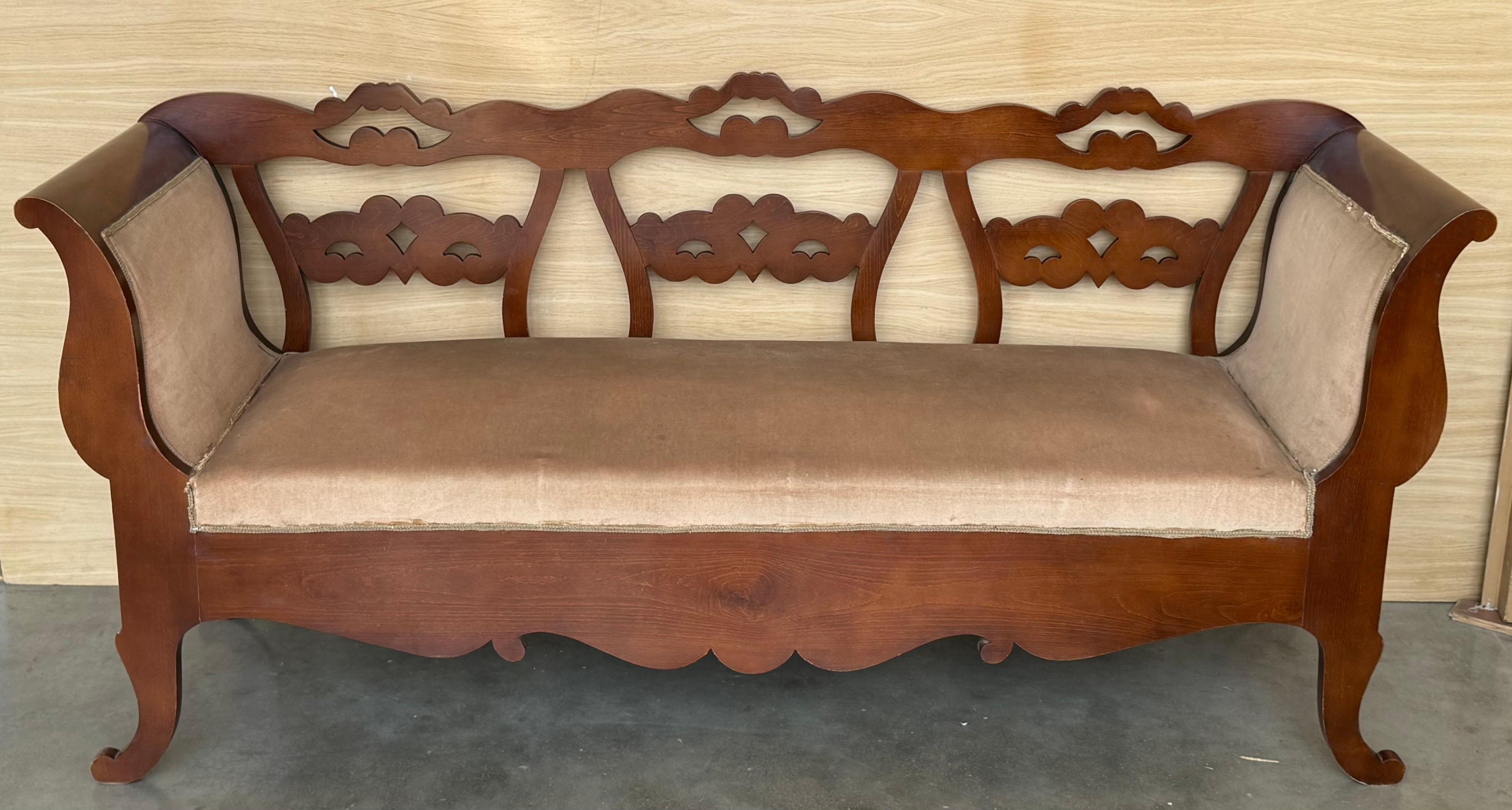 Rare midcentury sofa, settee or bench in the Spanish style with upholstered back. Shown in original condition, please note price includes refinishing.


 