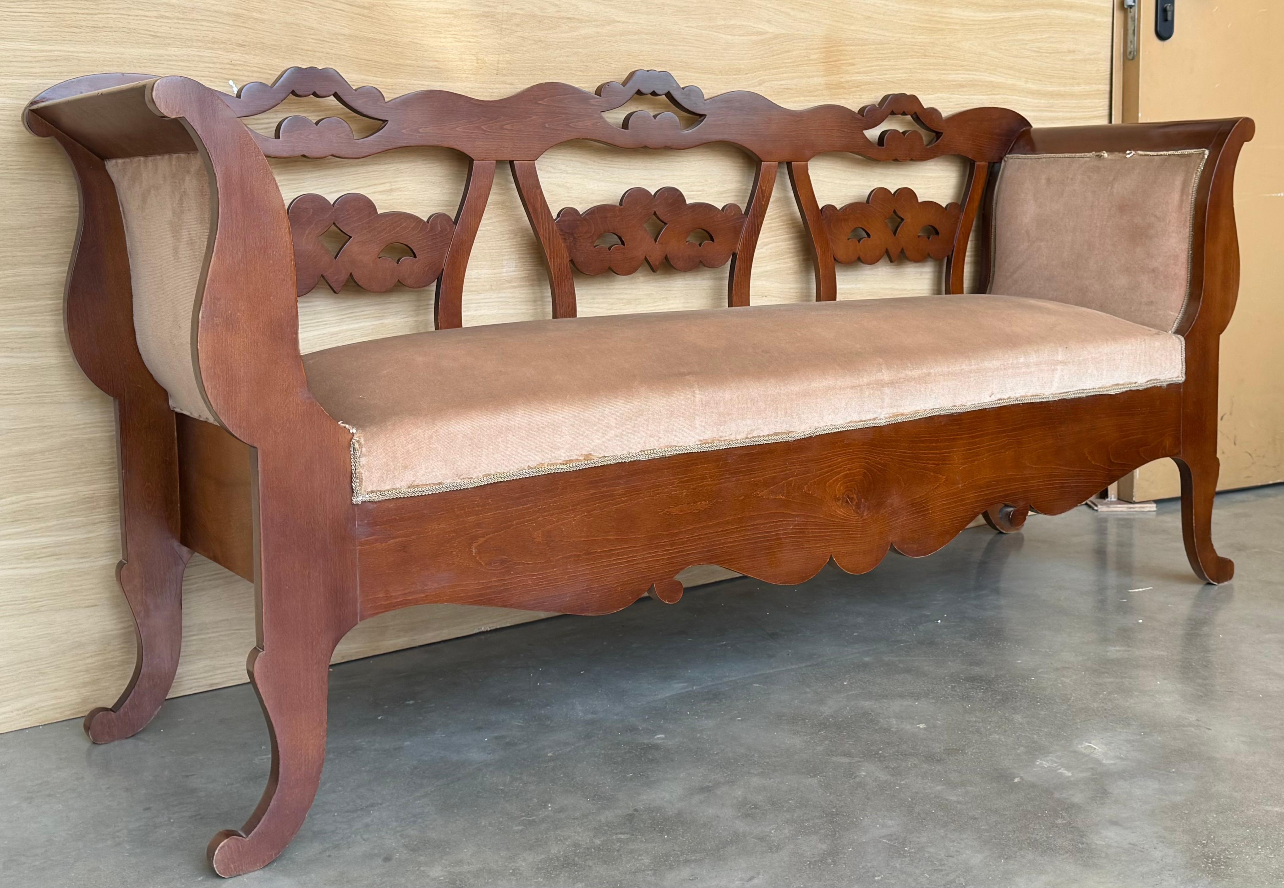 20th Century Catalan Bench in Walnut with Upholstered Seat and Arms In Good Condition For Sale In Miami, FL