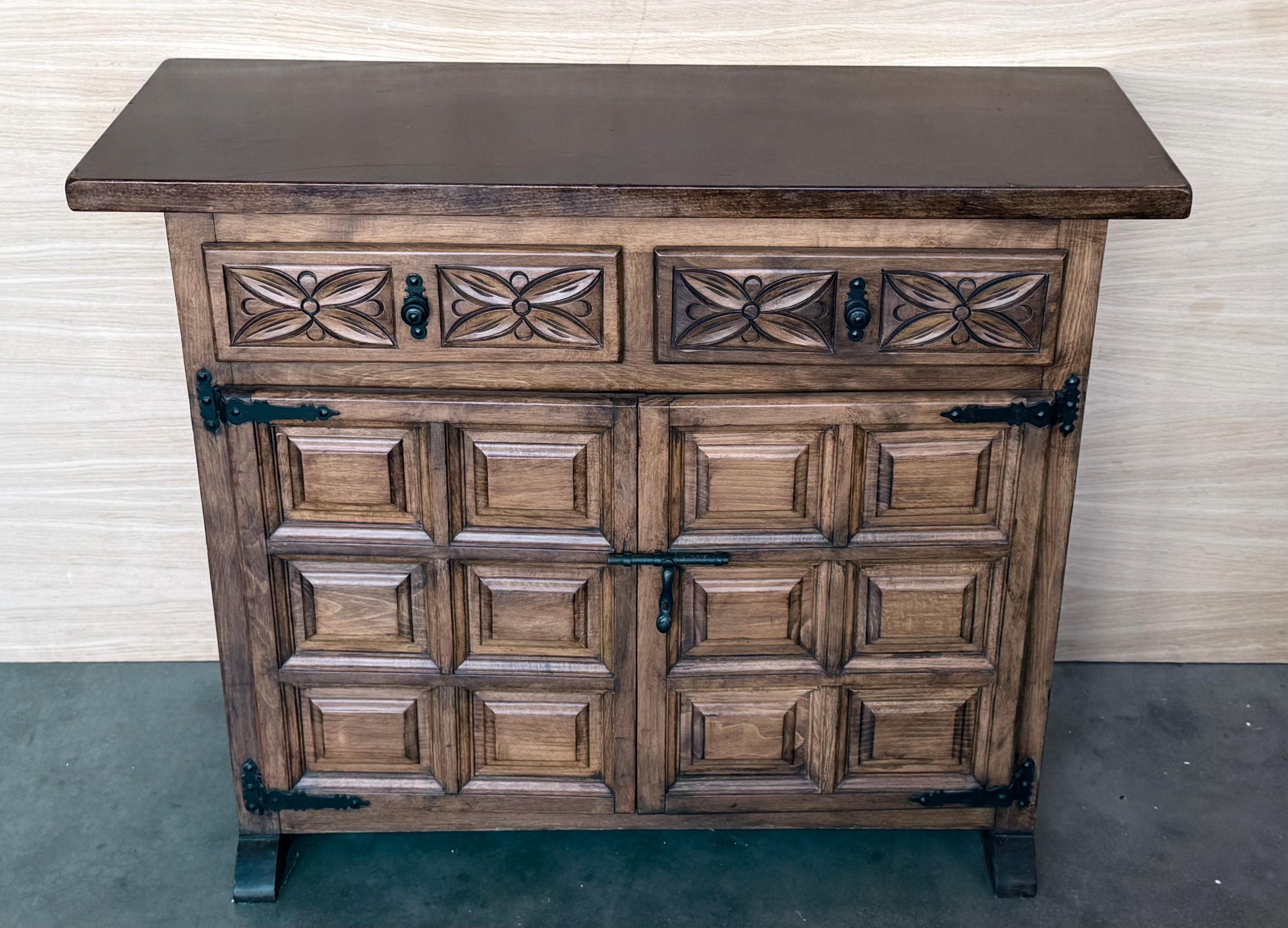 Spanish Colonial 20th Century Catalán Spanish Dresser Carved in Walnut, 1920s For Sale