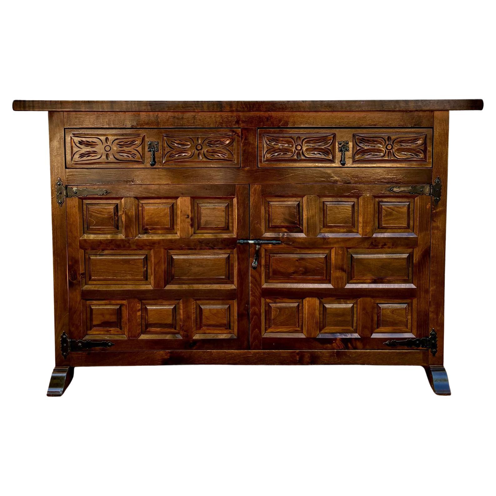 20th Century Catalán Spanish Dresser Carved in Walnut, 1920s
