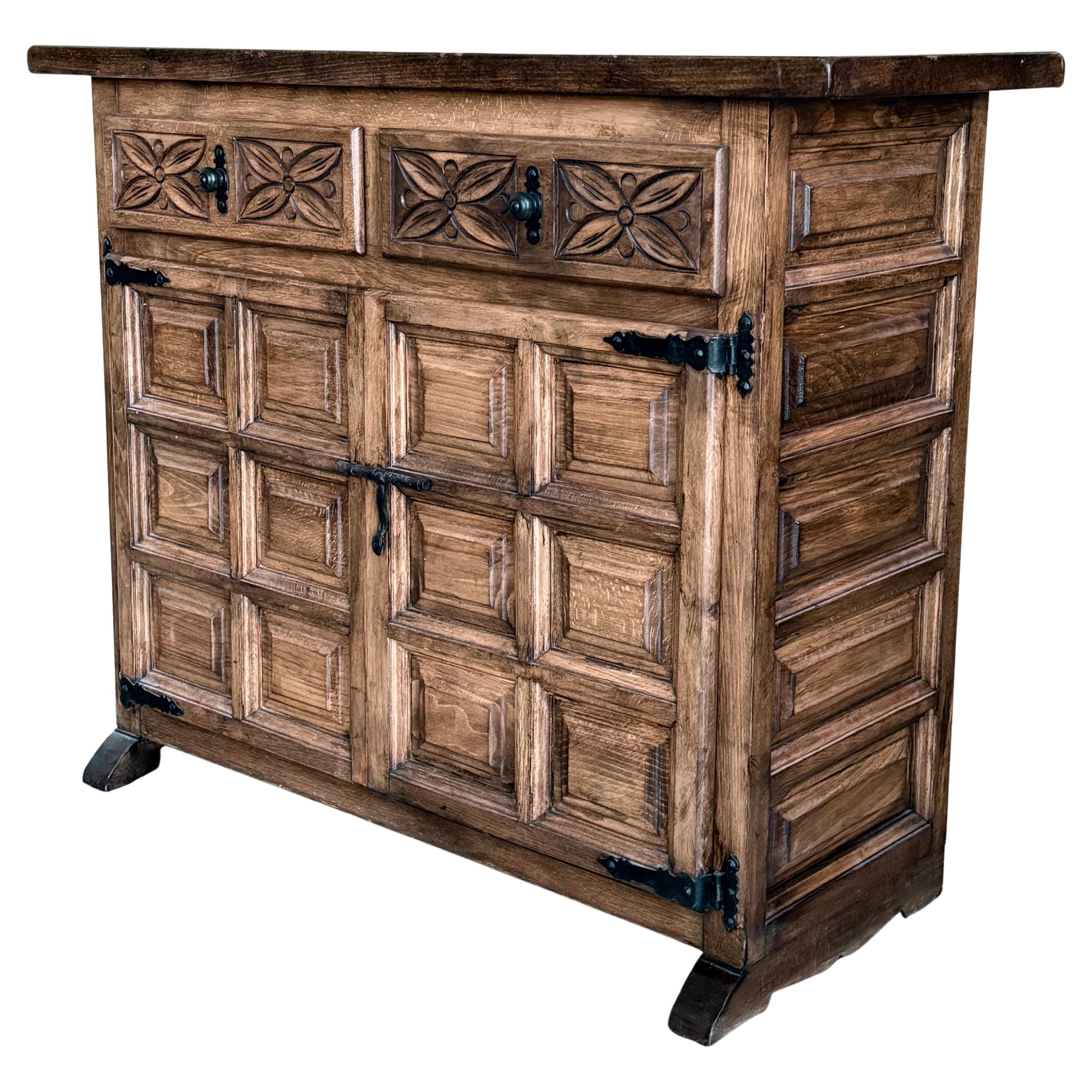 20th Century Catalán Spanish Dresser Carved in Walnut, 1920s For Sale