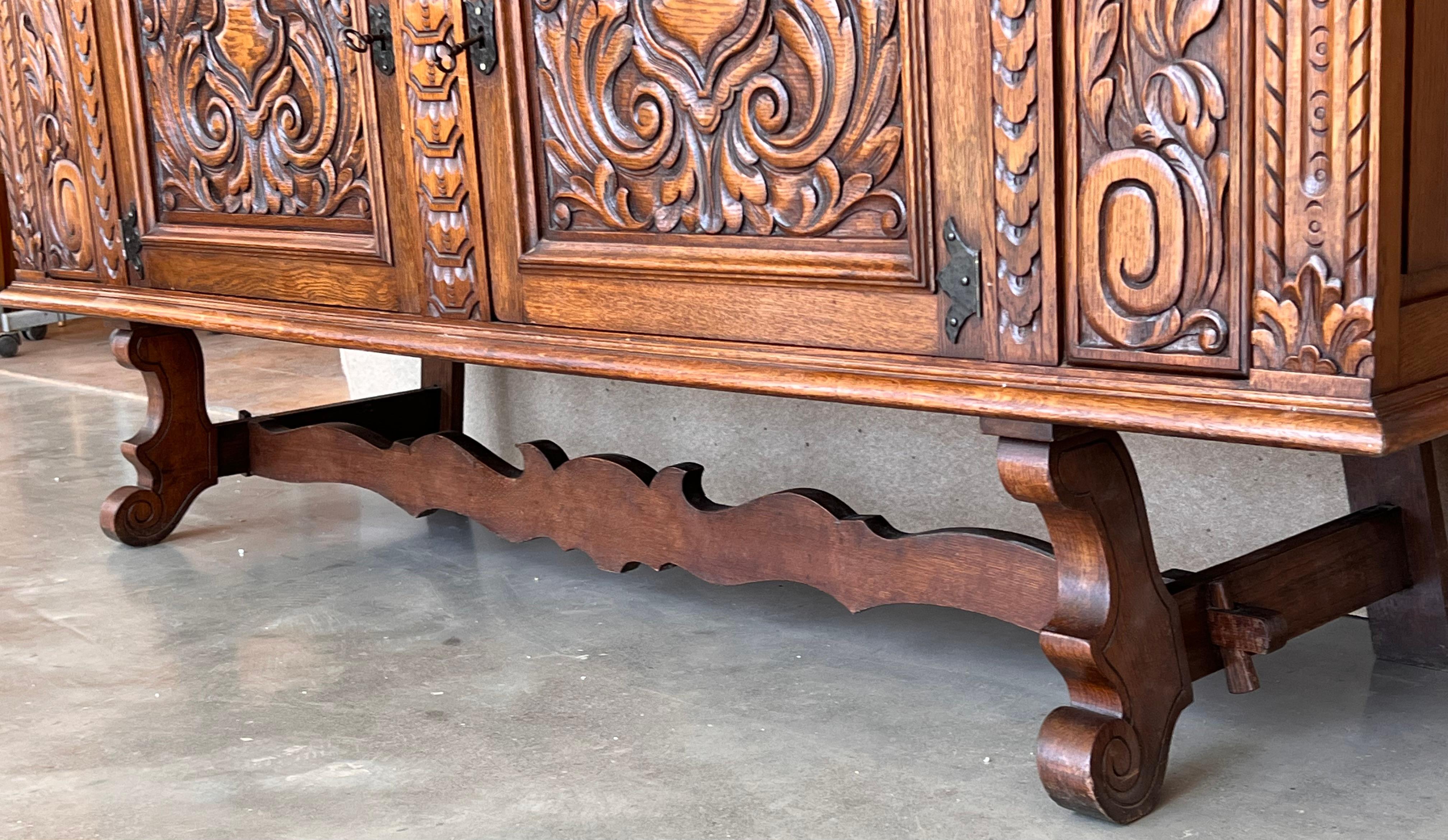 20th Century Catalan Spanish Large Buffet with Two Carved Drawers and Two Doors In Good Condition For Sale In Miami, FL