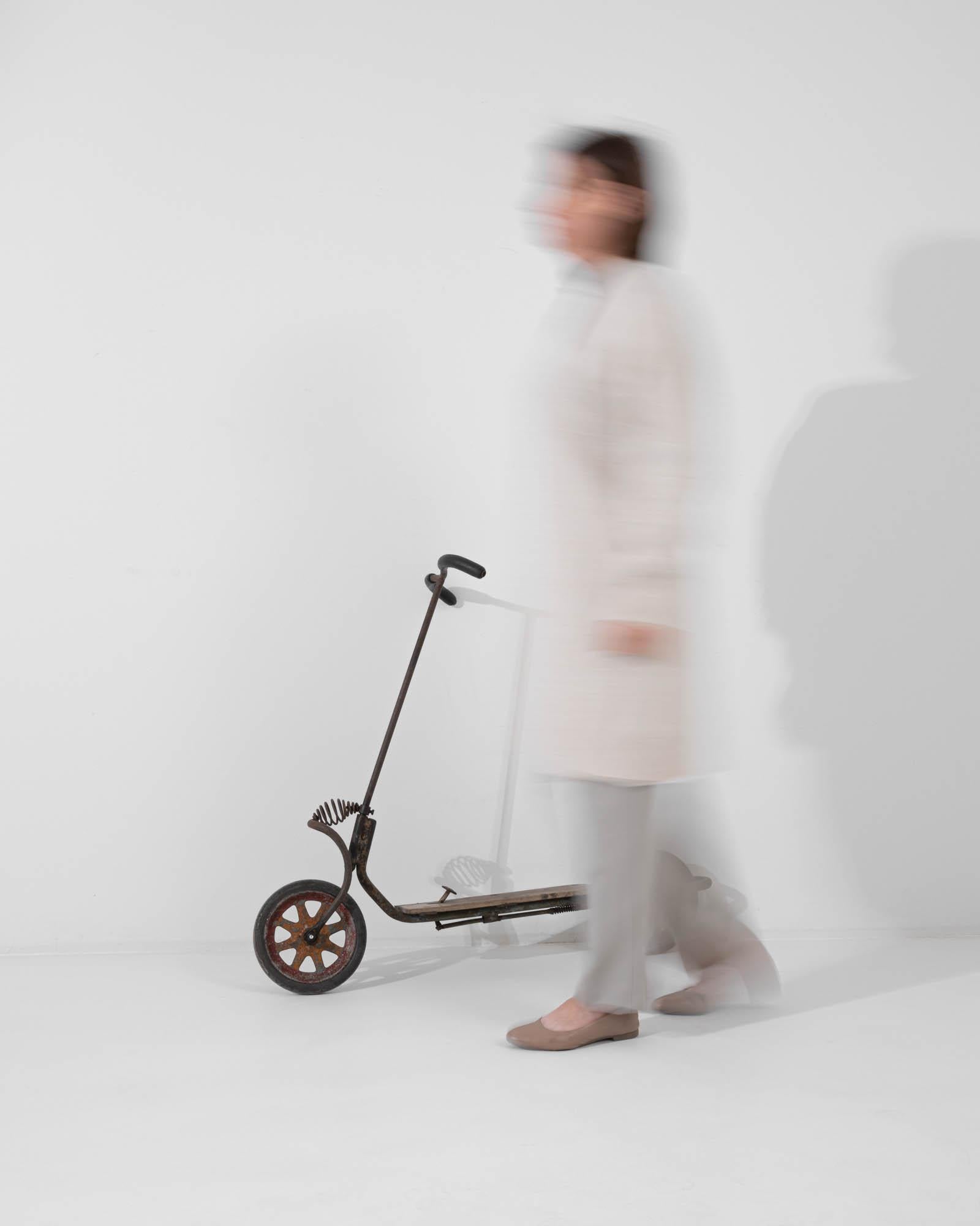 Europeo Scooter in metallo e legno dell'Europa centrale del XX secolo in vendita
