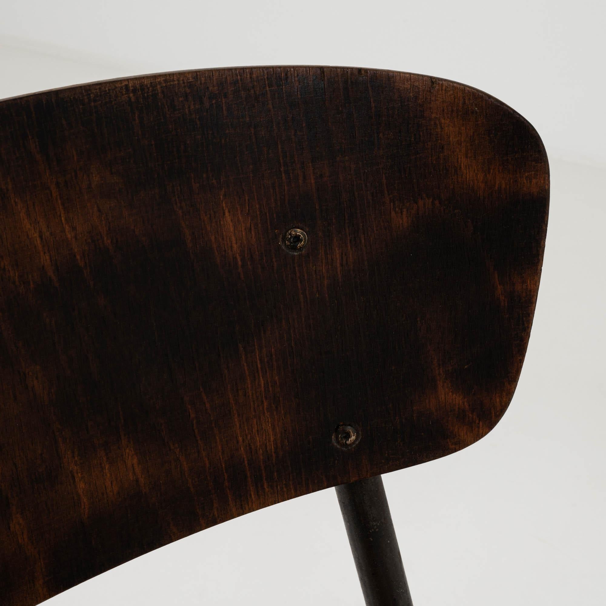 Mitteleuropäischer Stuhl aus Metall und Holz des 20. Jahrhunderts im Angebot 6