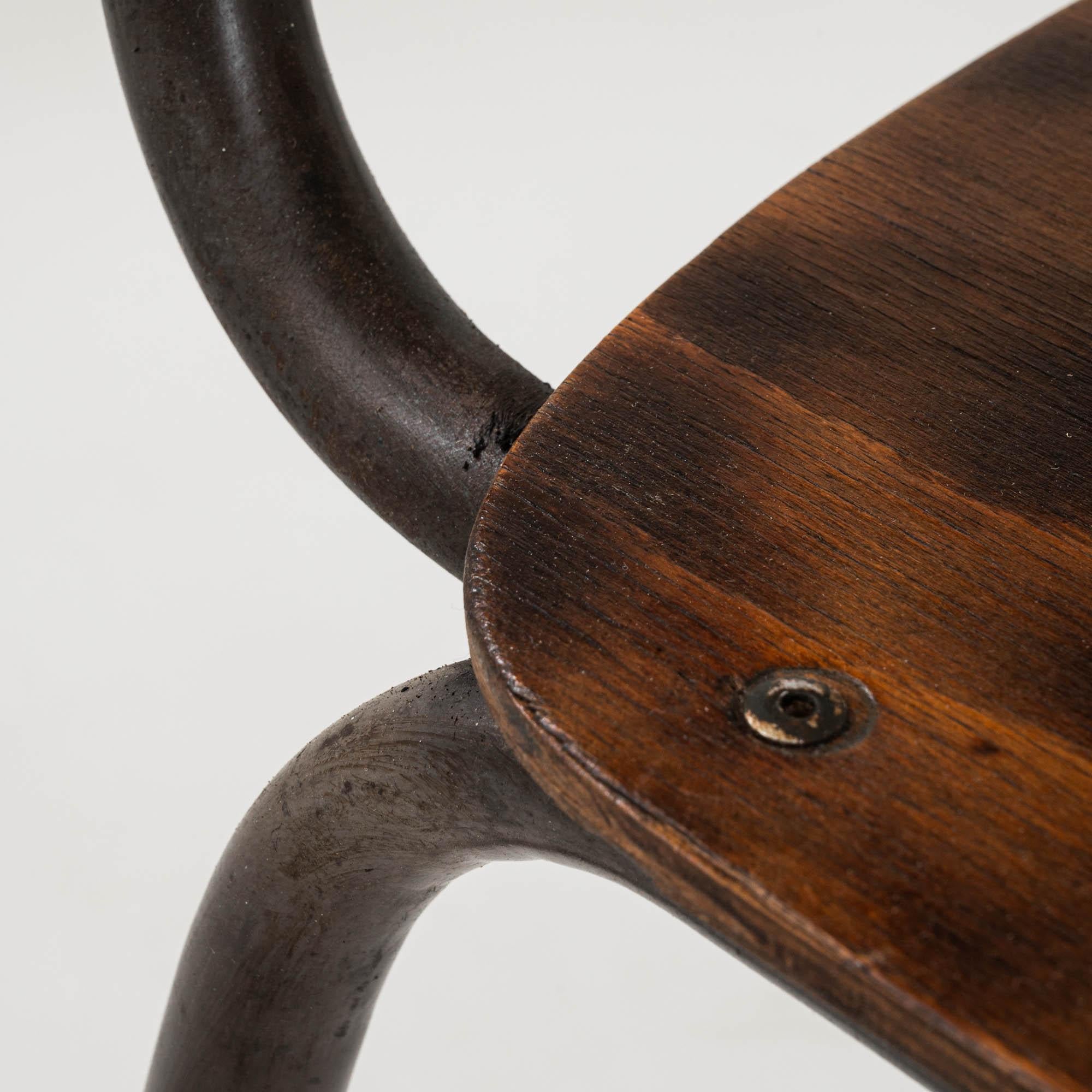 Mitteleuropäischer Stuhl aus Metall und Holz des 20. Jahrhunderts im Angebot 7