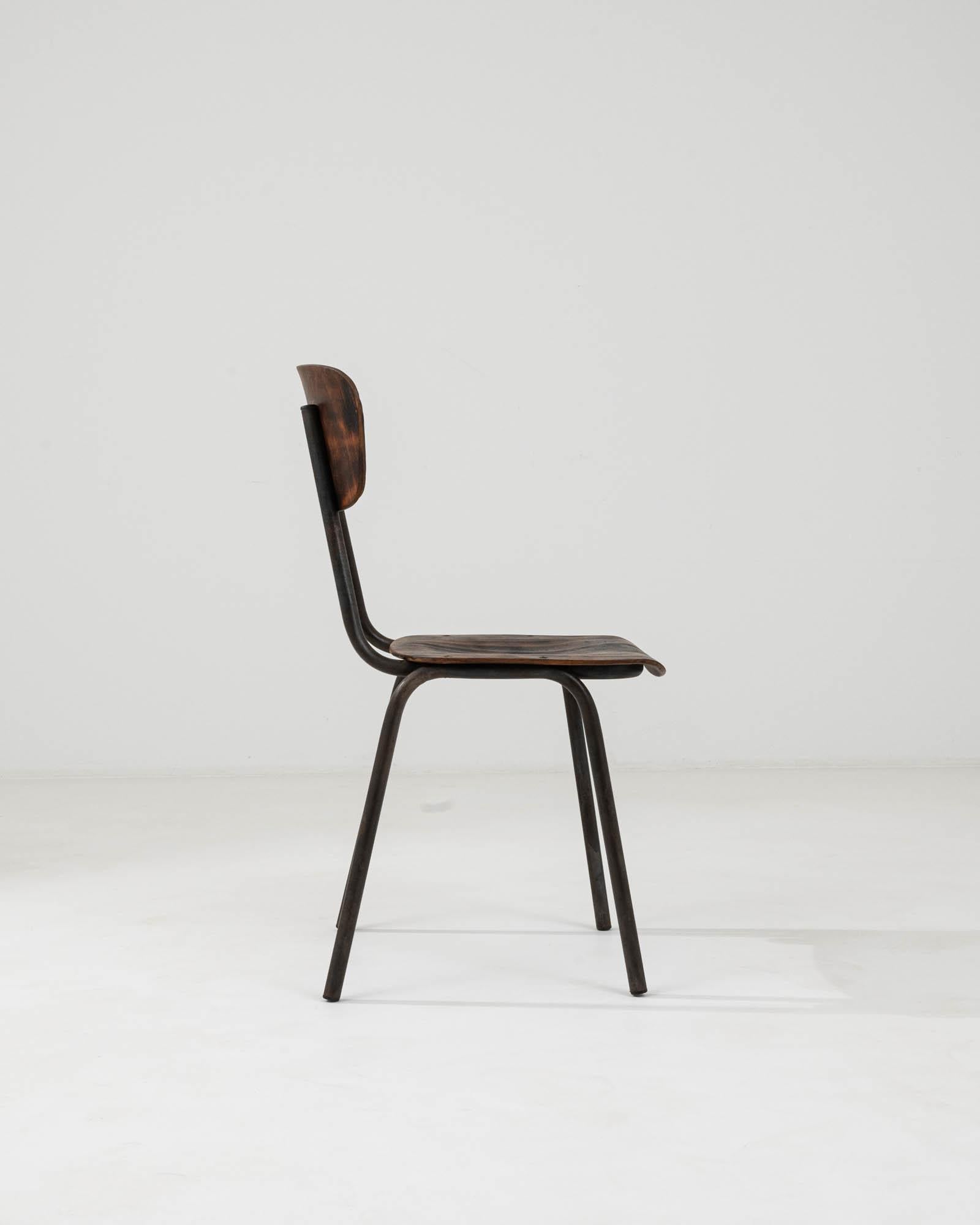 Mitteleuropäischer Stuhl aus Metall und Holz des 20. Jahrhunderts im Zustand „Gut“ im Angebot in High Point, NC