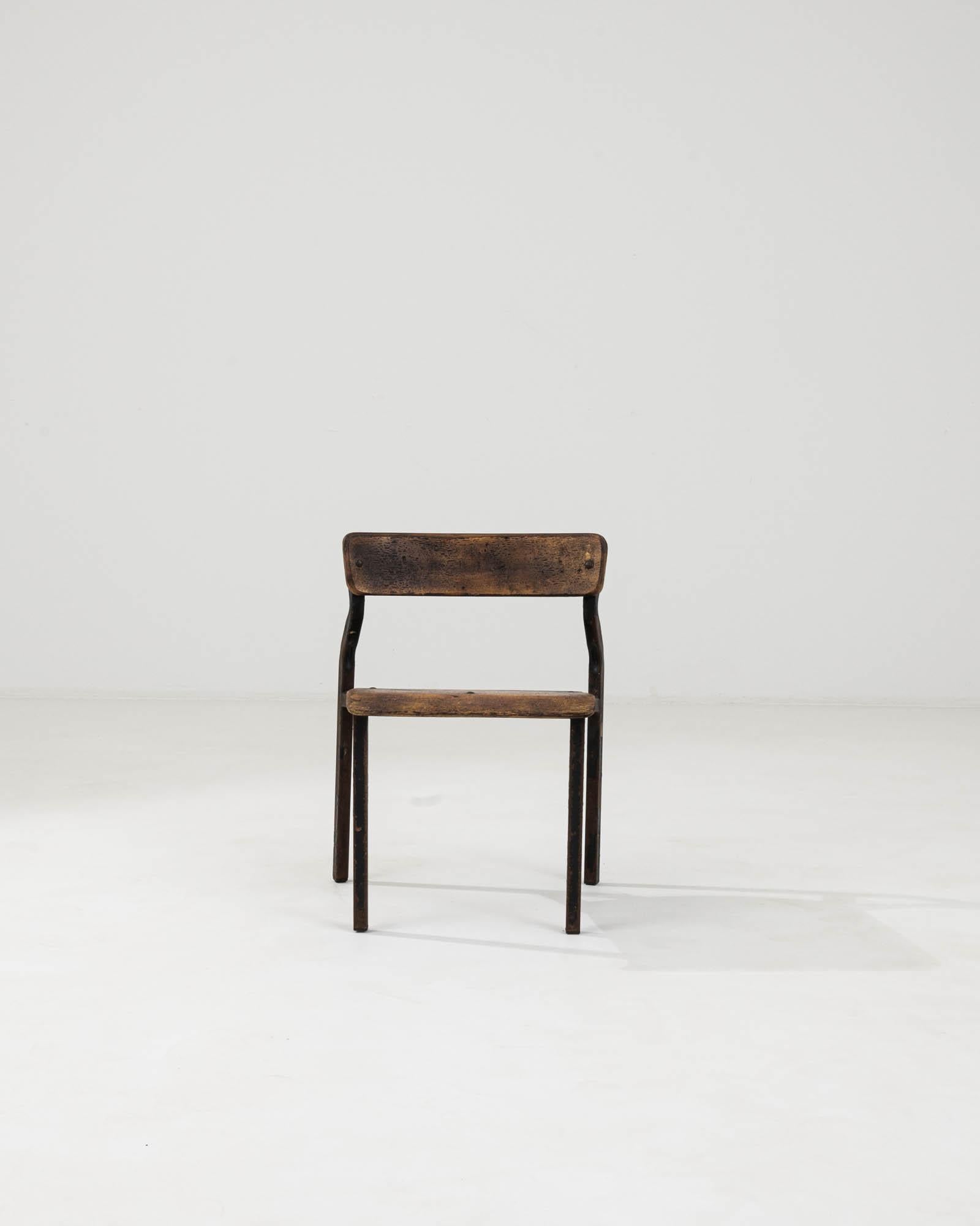 Chaise en métal et bois d'Europe centrale du 20e siècle Bon état - En vente à High Point, NC