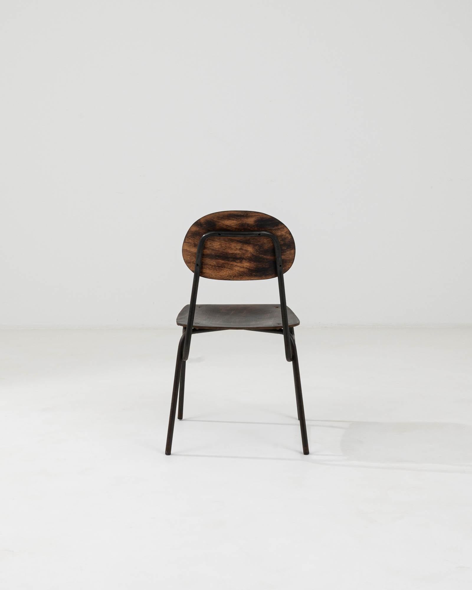 20ième siècle Chaise en métal et bois d'Europe centrale du 20e siècle en vente