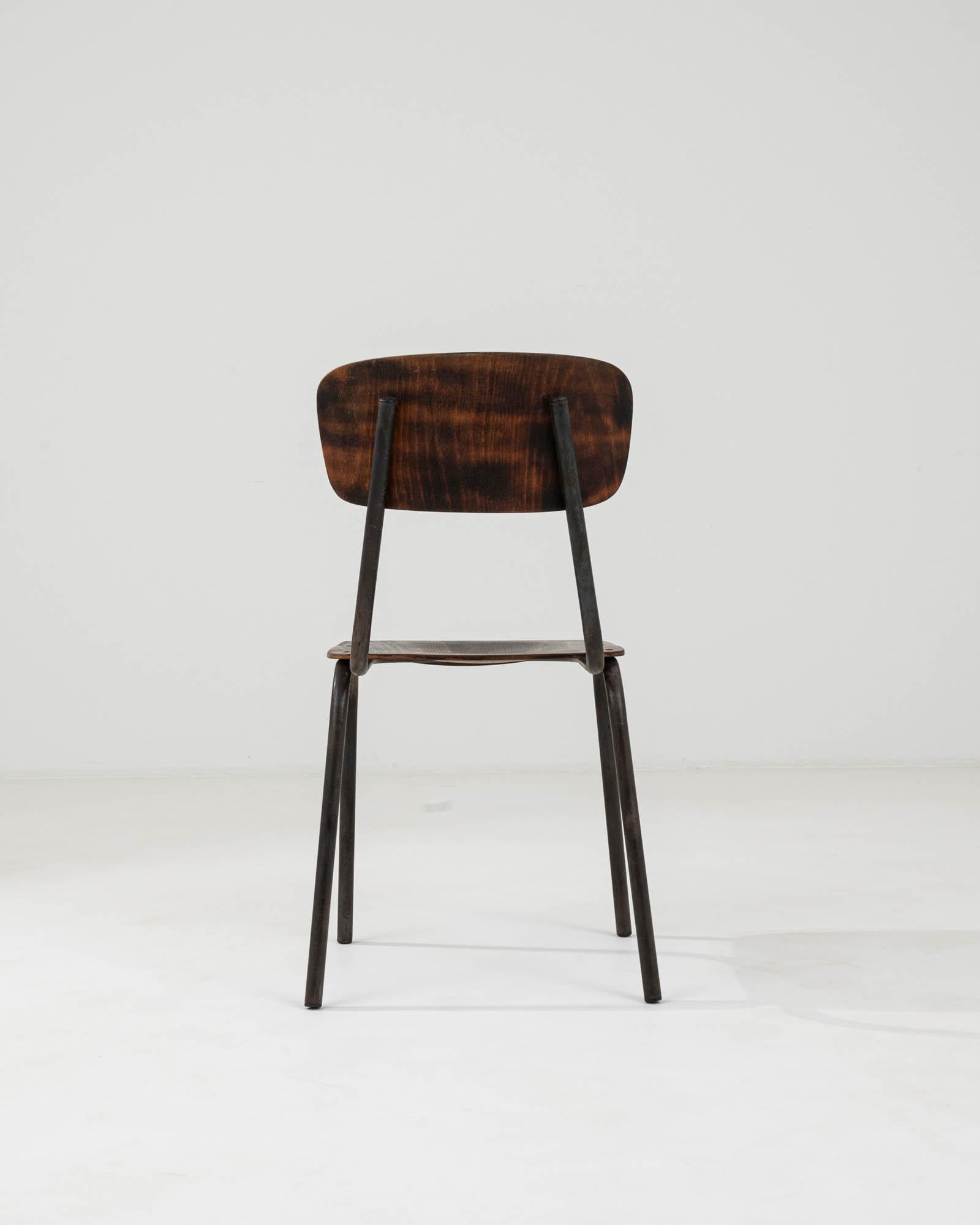 Mitteleuropäischer Stuhl aus Metall und Holz des 20. Jahrhunderts im Angebot 1
