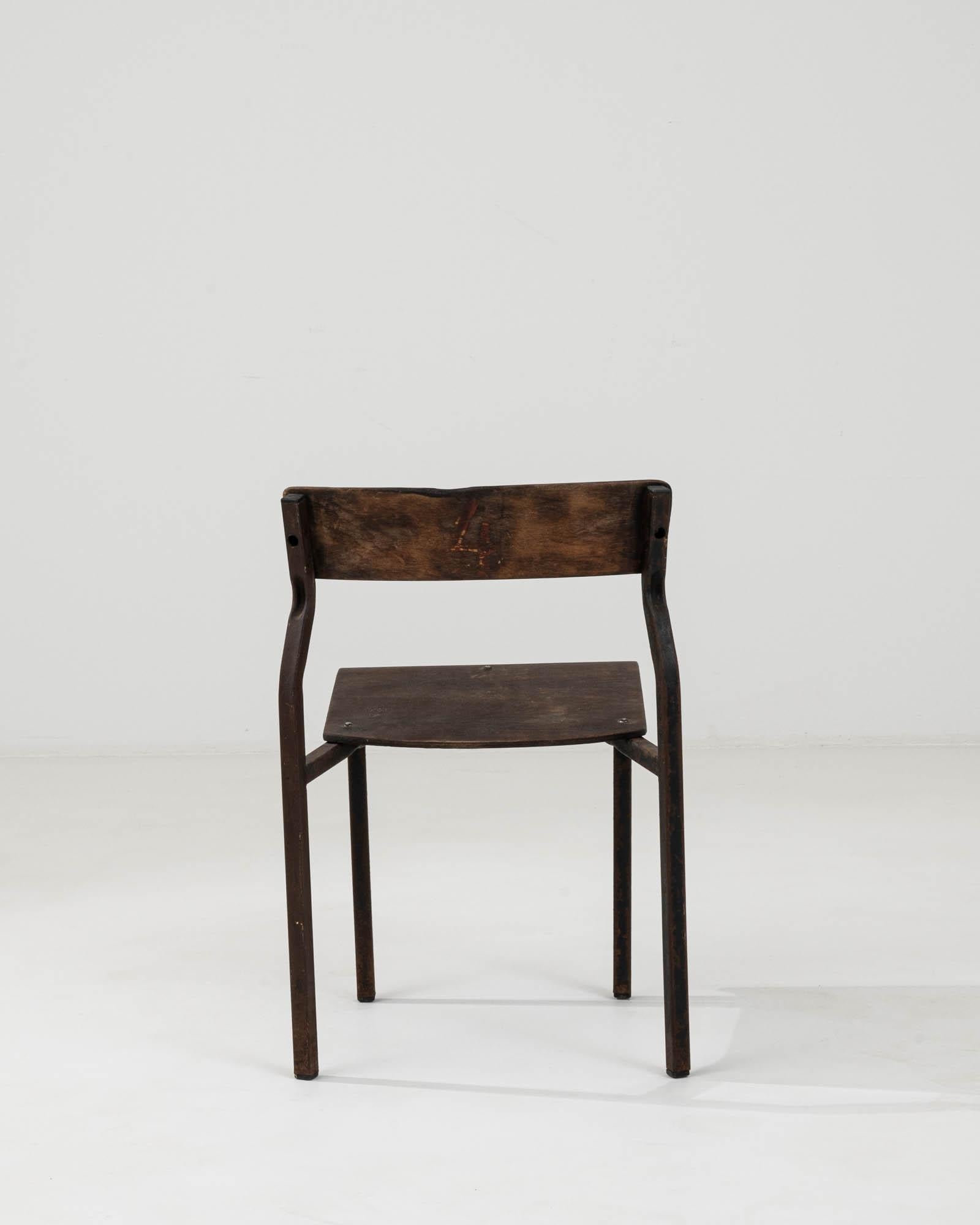 20ième siècle Chaise en métal et bois d'Europe centrale du 20e siècle en vente