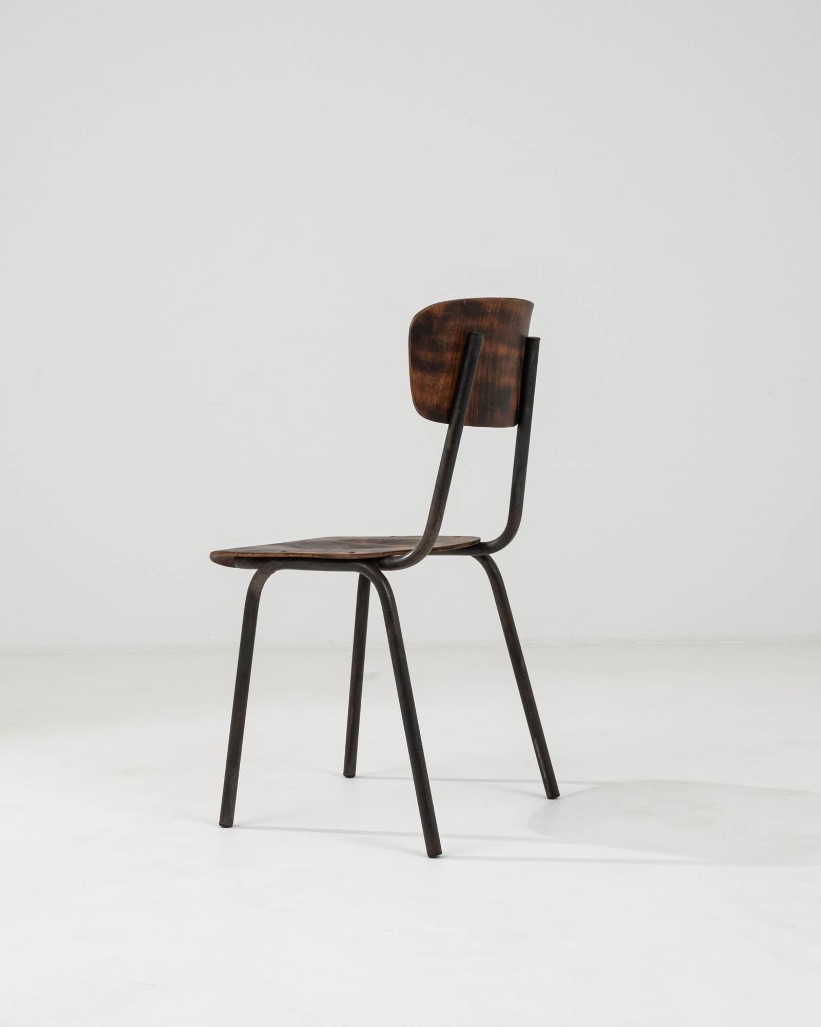 Mitteleuropäischer Stuhl aus Metall und Holz des 20. Jahrhunderts im Angebot 2