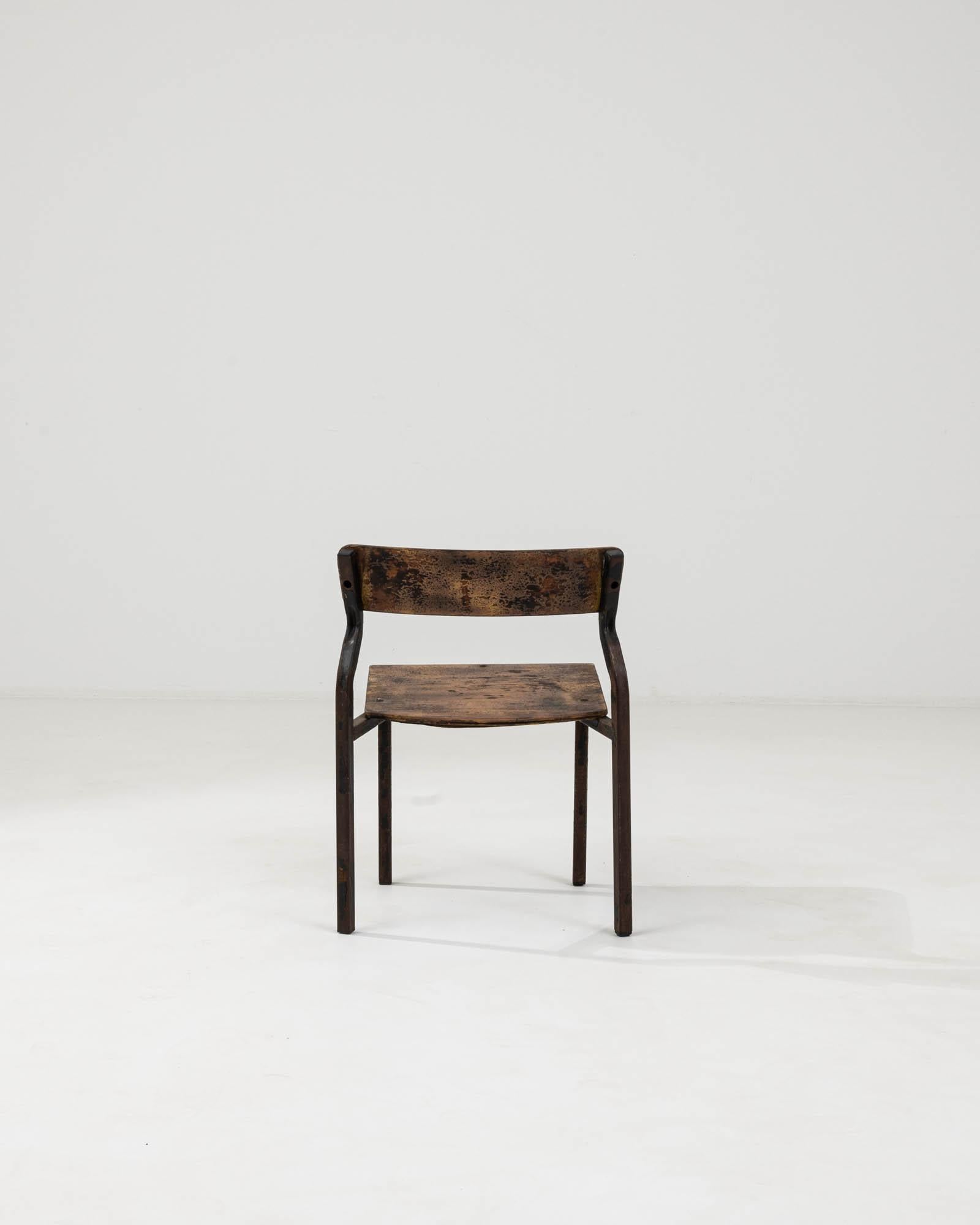 Chaise en métal et bois d'Europe centrale du 20e siècle en vente 1