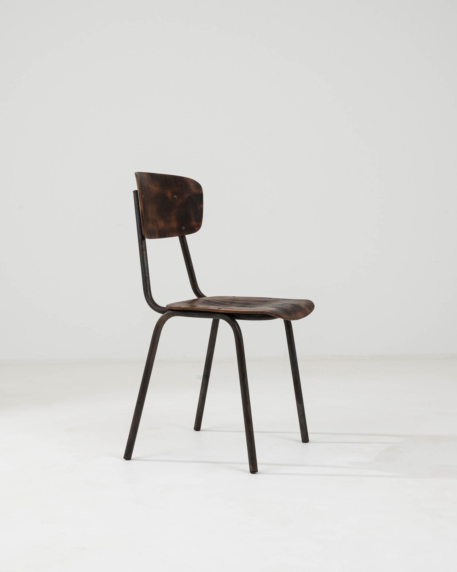 Mitteleuropäischer Stuhl aus Metall und Holz des 20. Jahrhunderts im Angebot 4