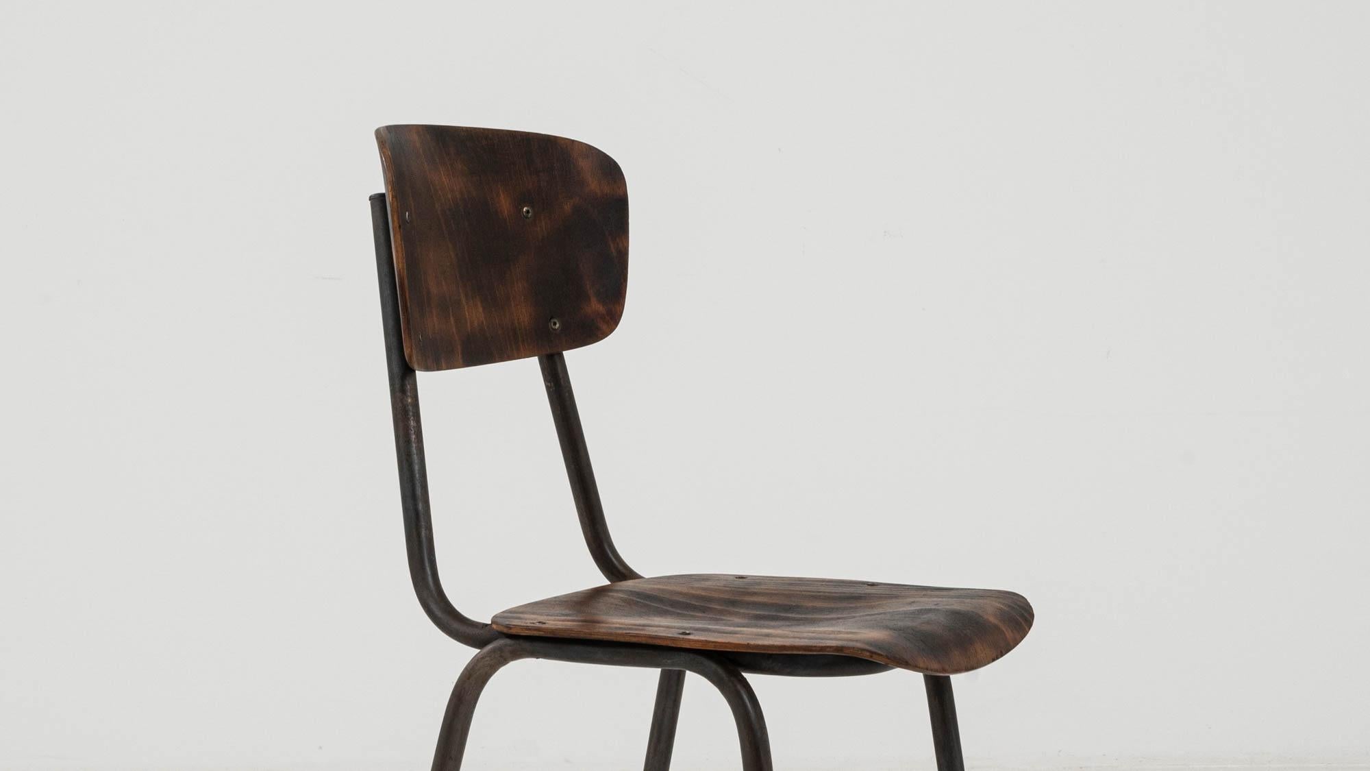 Mitteleuropäischer Stuhl aus Metall und Holz des 20. Jahrhunderts im Angebot 5