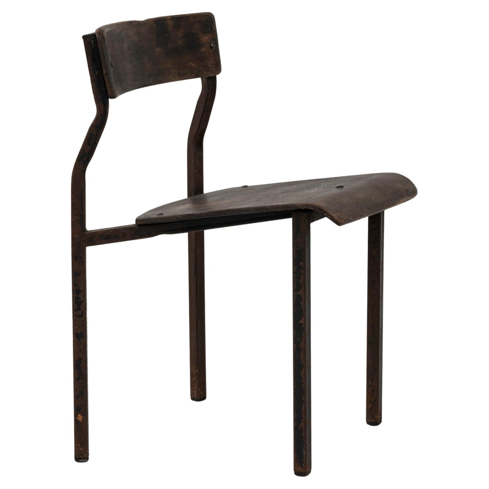 Chaise en métal et bois d'Europe centrale du 20e siècle en vente