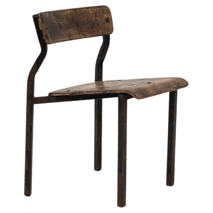 Chaise en métal et bois d'Europe centrale du 20e siècle en vente