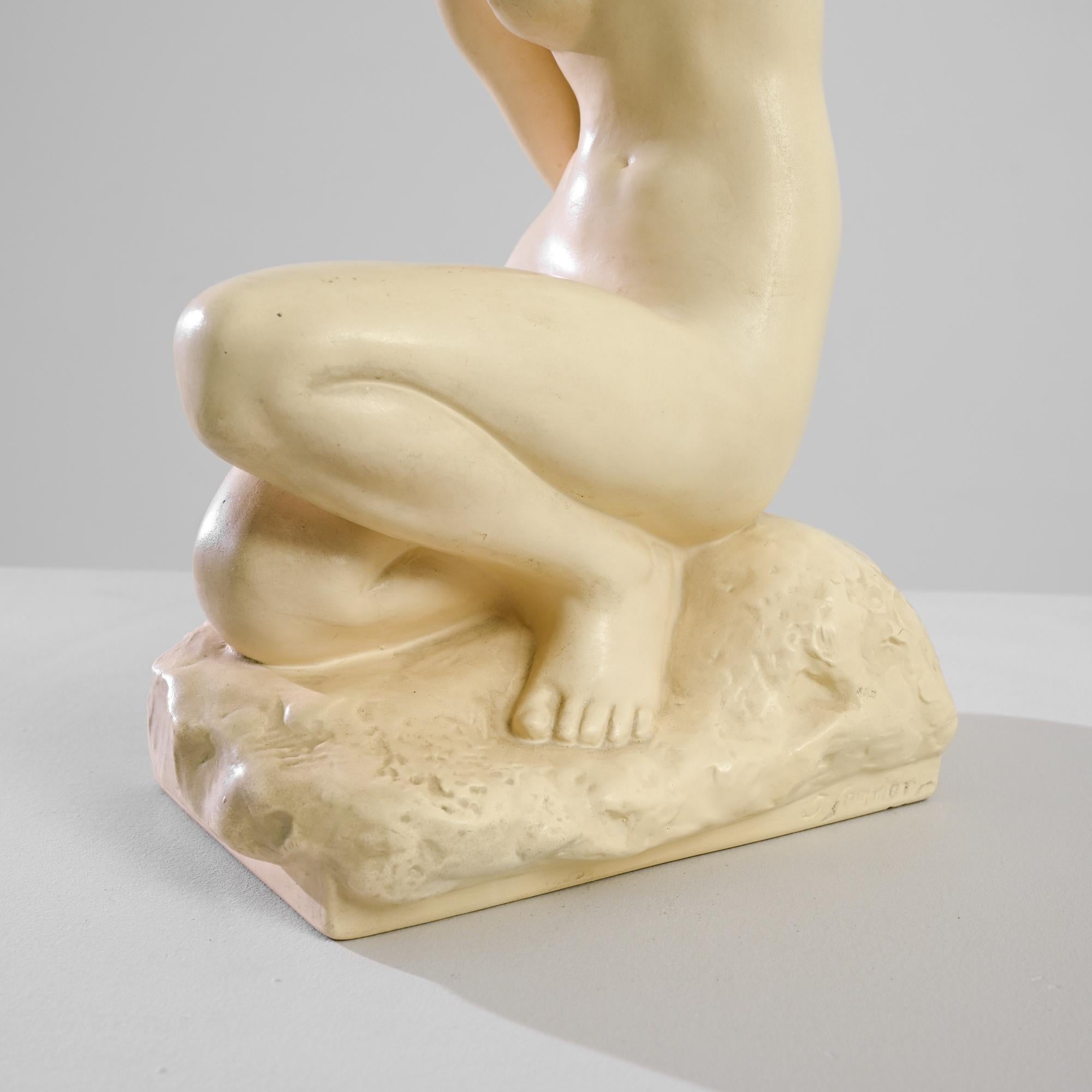20ième siècle Sculpture de femme en plâtre d'Europe centrale du 20e siècle en vente