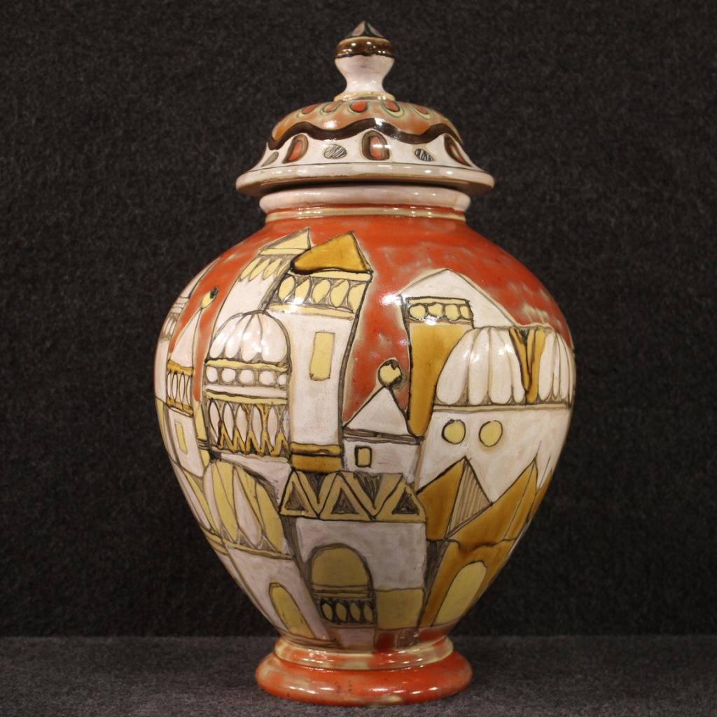 Large Italian vase with lid in ceramic from the second half of the 20th century. Signed and dated under the base Schiavon 1976 (see photo) referable to Elio Schiavon (1925 - 2004), missing authentication. Vase of beautiful size and pleasant