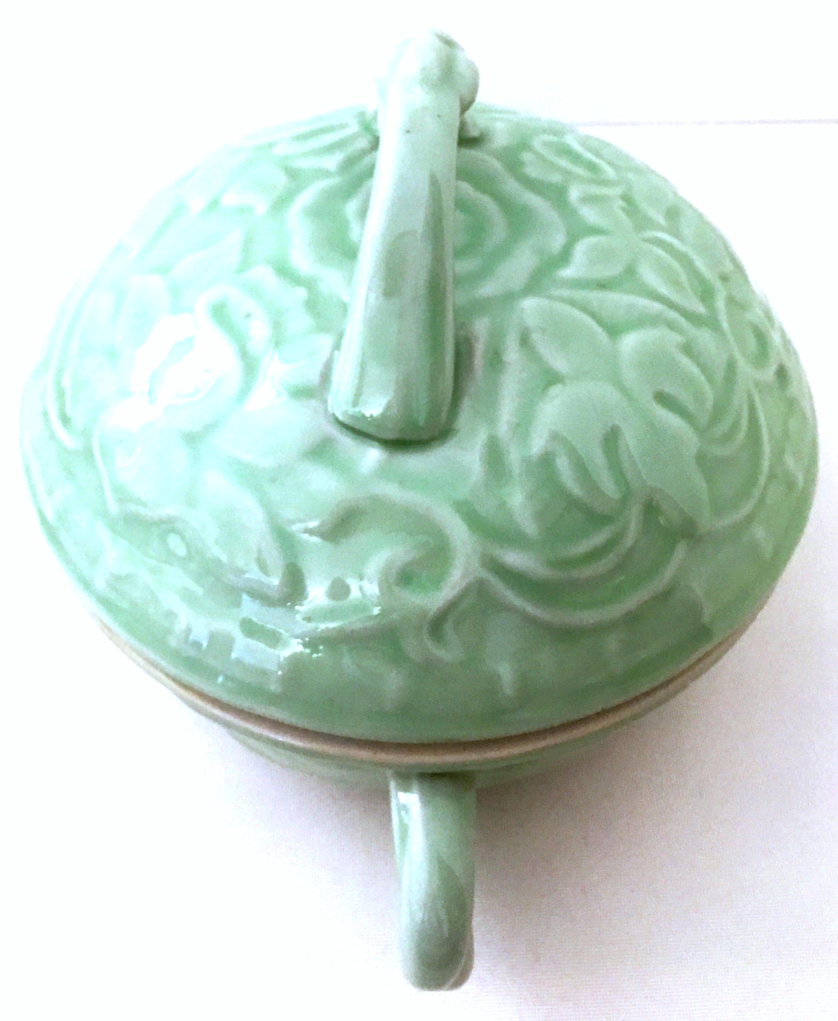 20th Century Ceramic Lidded Tureen In Good Condition For Sale In West Palm Beach, FL