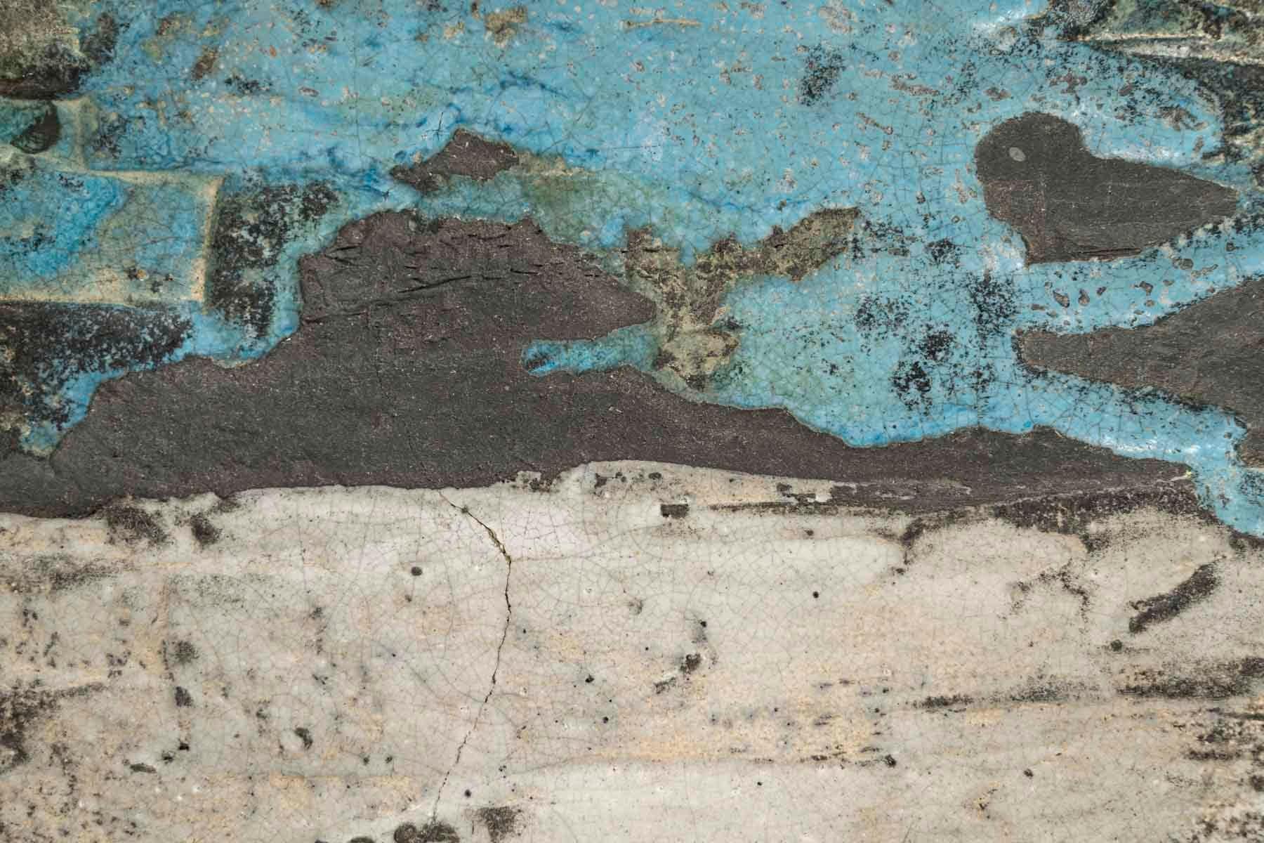 Plato de cerámica del siglo XX, firmado y fechado en el 87.

Plato de cerámica firmado y fechado en 87, cerámica contemporánea, grieta visible de cocción.
Alto: 3,5 cm, Profundidad: 28 cm