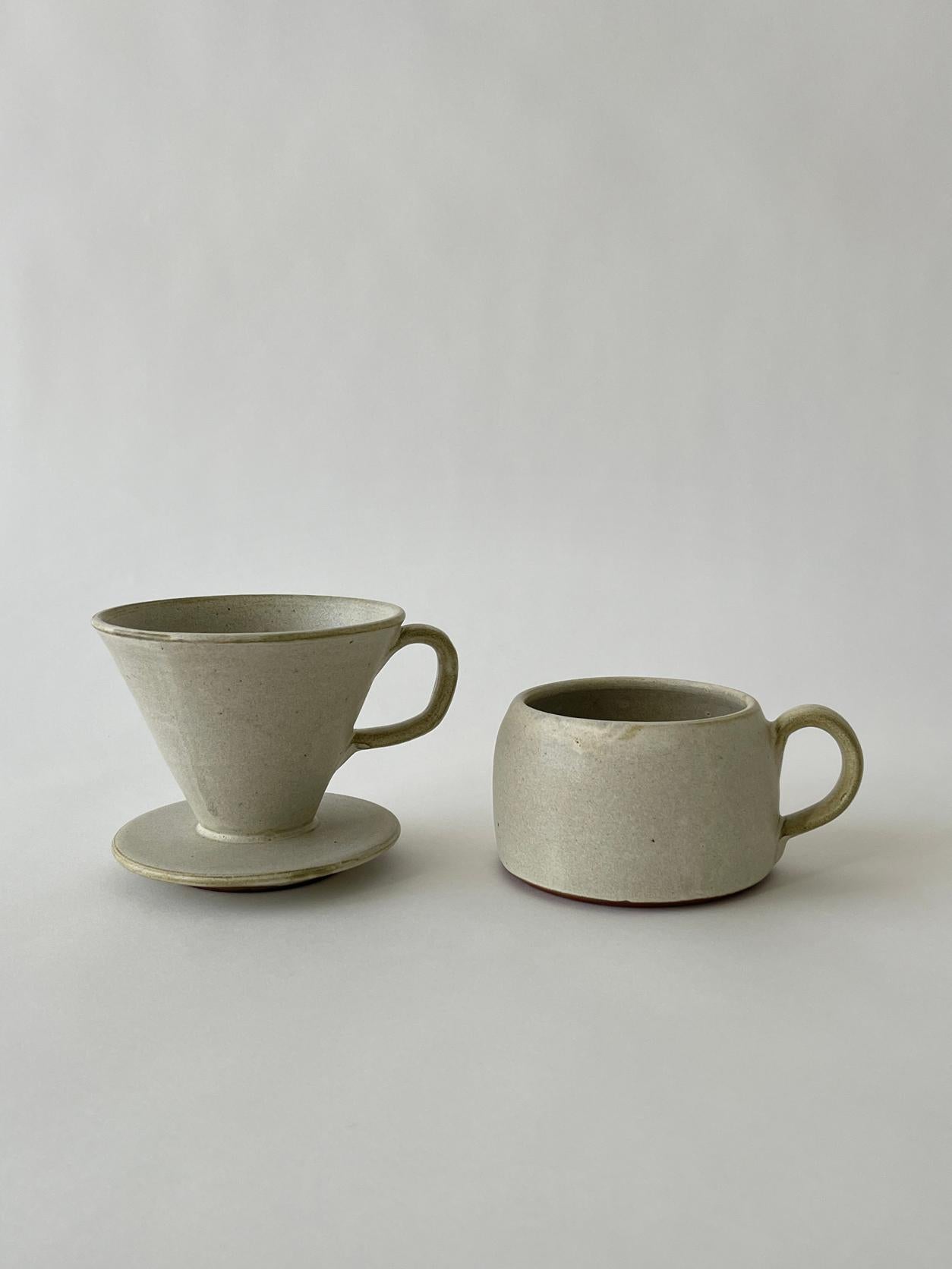 20th century Ceramic pour over set in a neutral light matte grey speckled color. Beautiful piece for your morning routine. Perfect for display.

Measures: 5.5