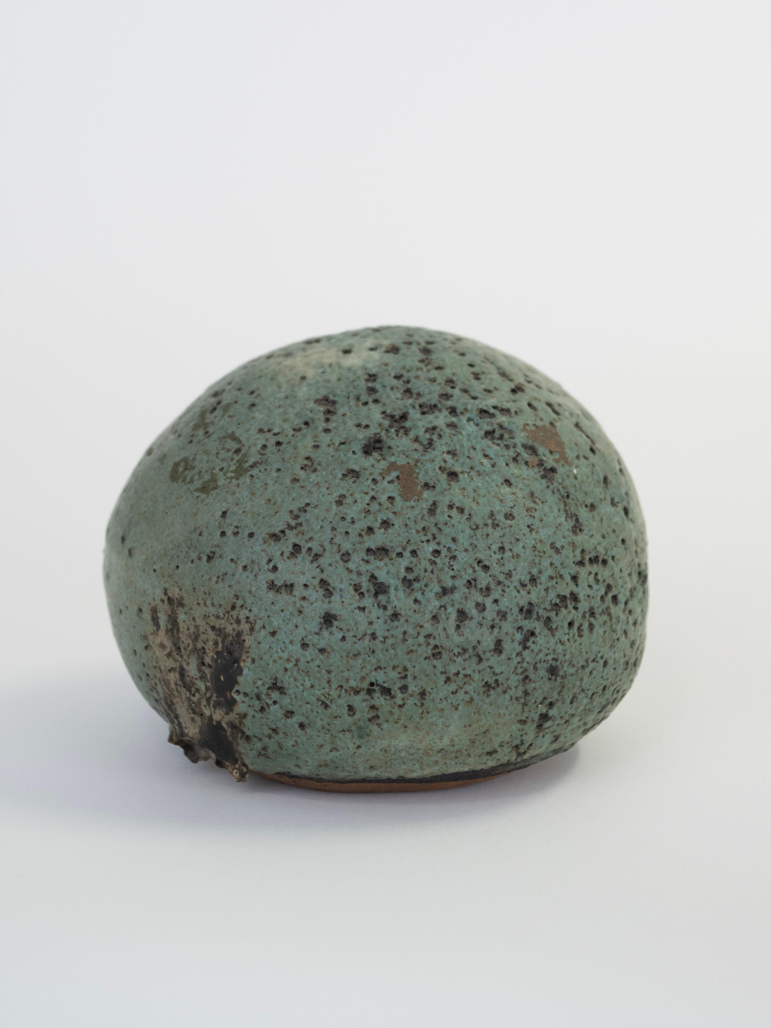 20th Century Ceramic Round Studio Pot with Rough Opening im Zustand „Gut“ im Angebot in Wainscott, NY