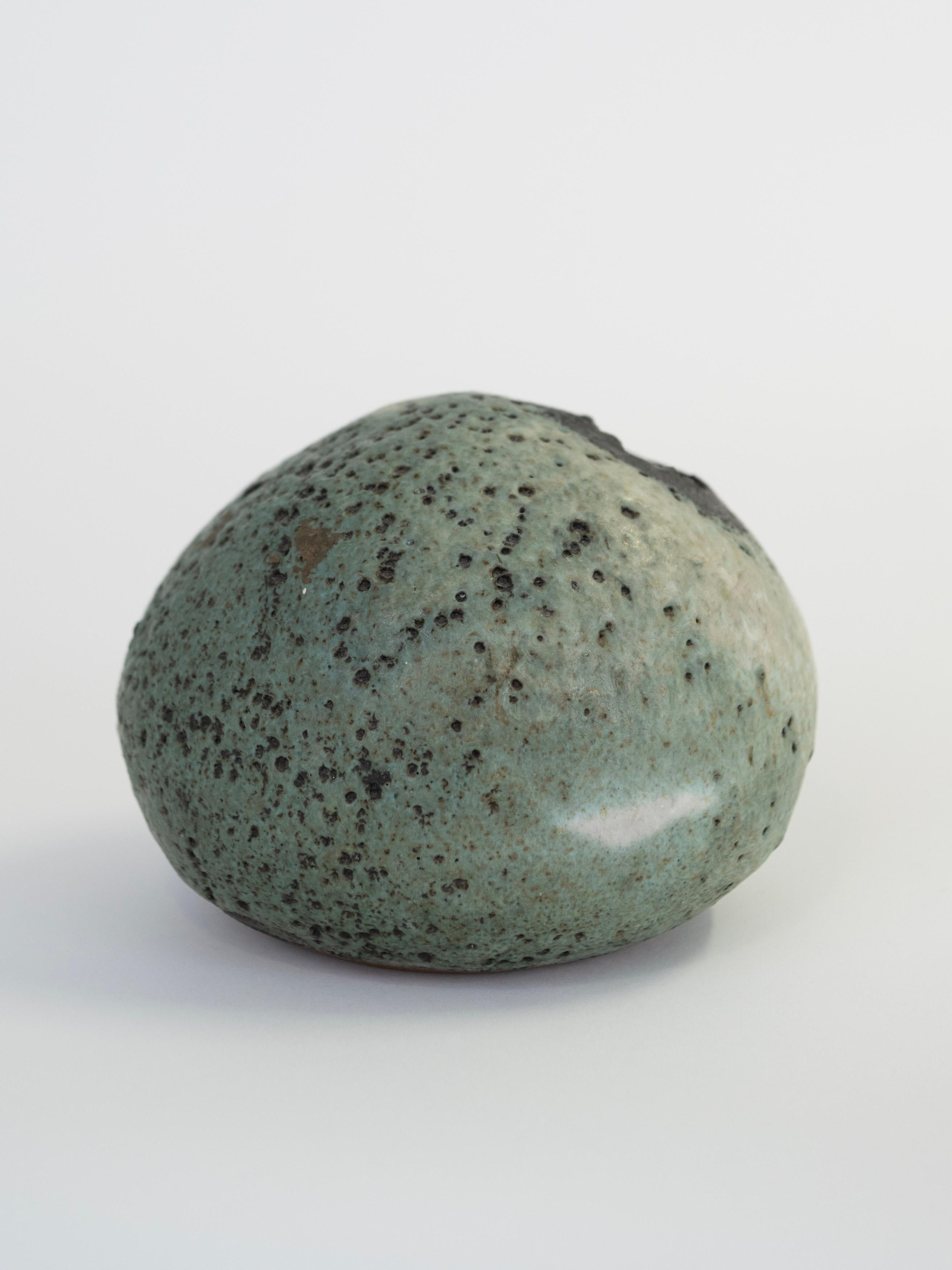 20th Century Ceramic Round Studio Pot with Rough Opening (20. Jahrhundert) im Angebot