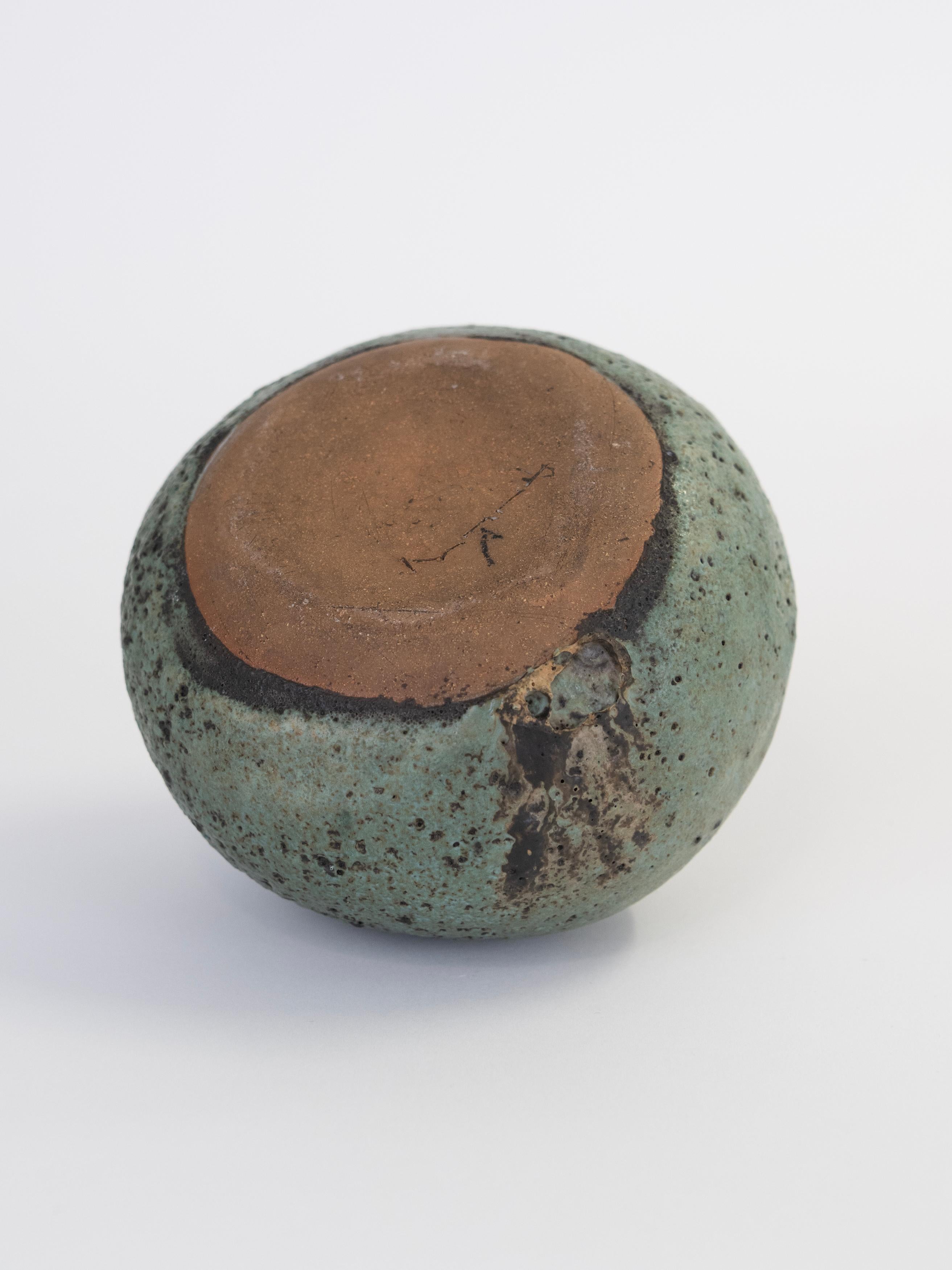 20th Century Ceramic Round Studio Pot with Rough Opening im Angebot 1