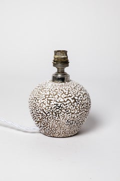Keramik-Tischlampe des 20. Jahrhunderts im Stil von Jean Besnard im Schwarz-Weiß-Design