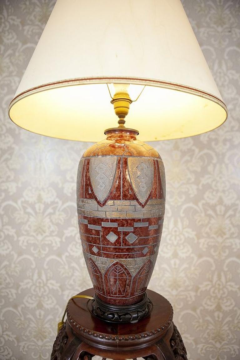European 20th-Century Ceramic Table Lamp on Wooden Base