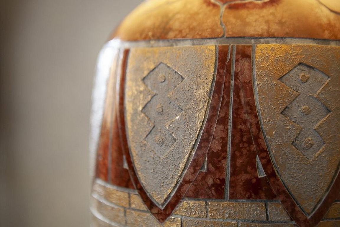20th-Century Ceramic Table Lamp on Wooden Base 4