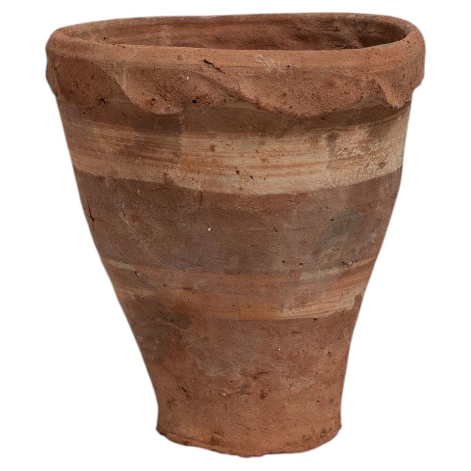 Vaso da fiori in terracotta a coste, stile provenzale francese del XX secolo in vendita