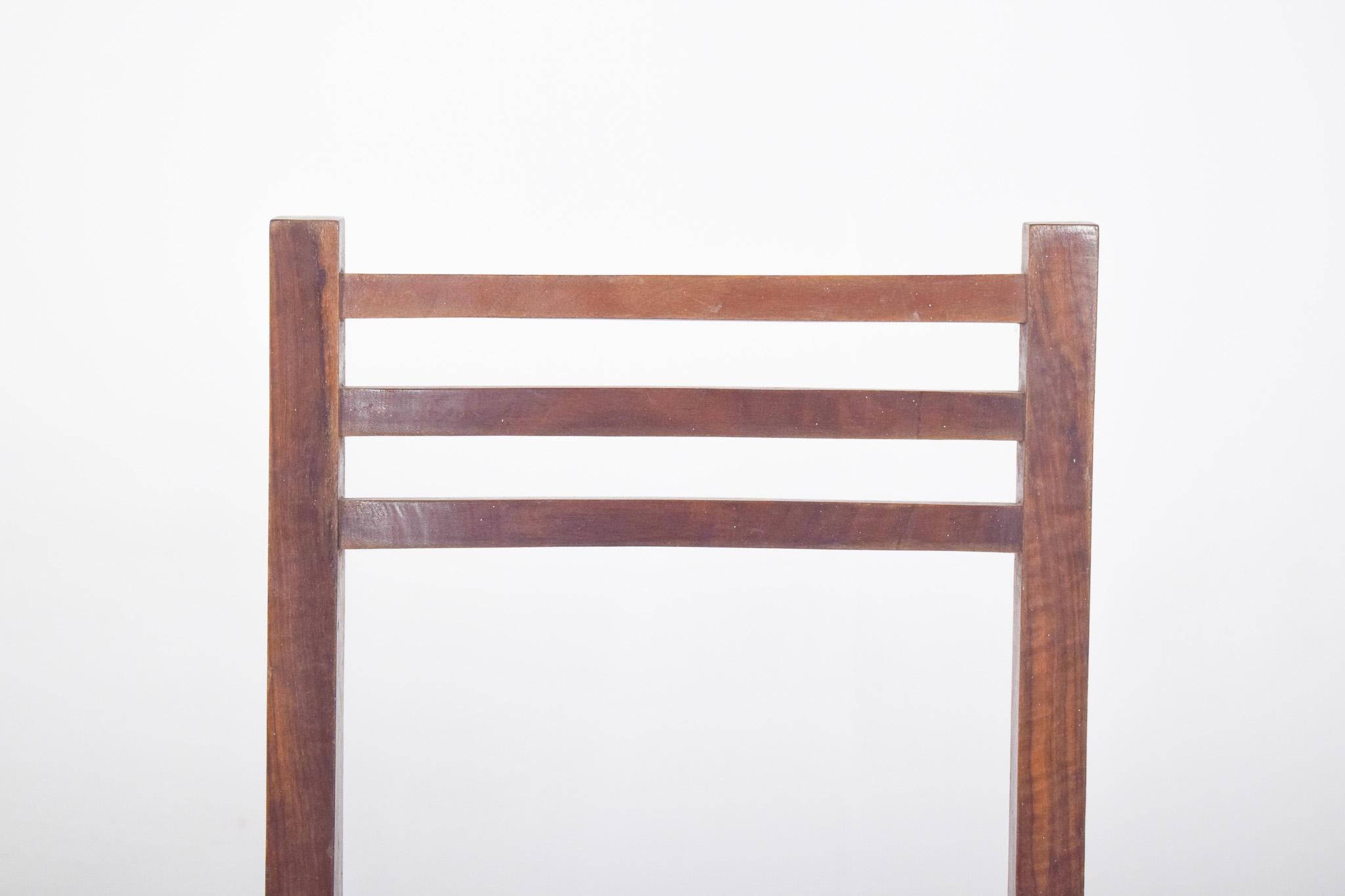 Stuhl des 20. Jahrhunderts mit drei Latten an der Rückenlehne (Moderne der Mitte des Jahrhunderts) im Angebot
