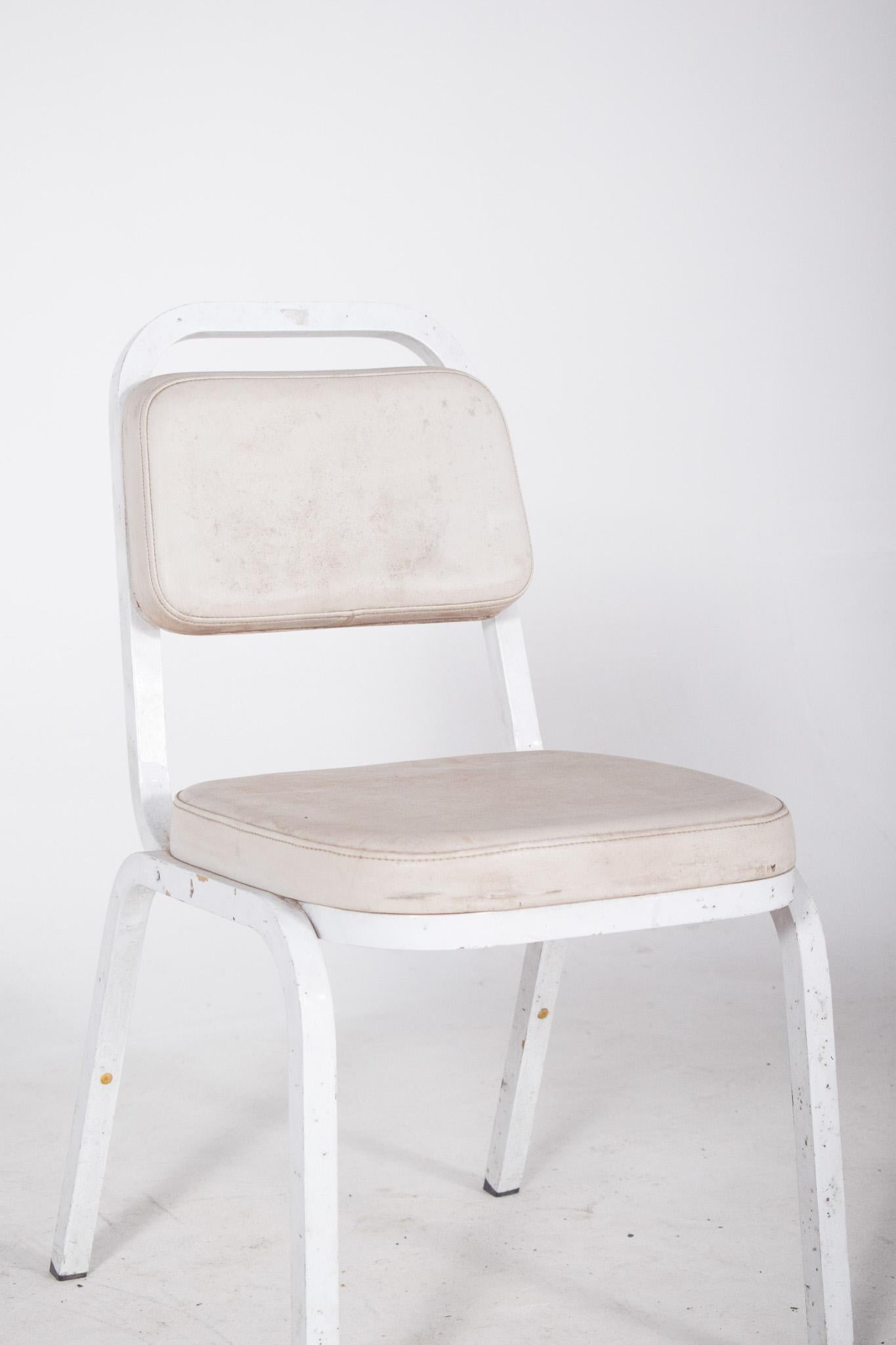 Silla del siglo XX con armazón y tapicería blancos Portugués en venta