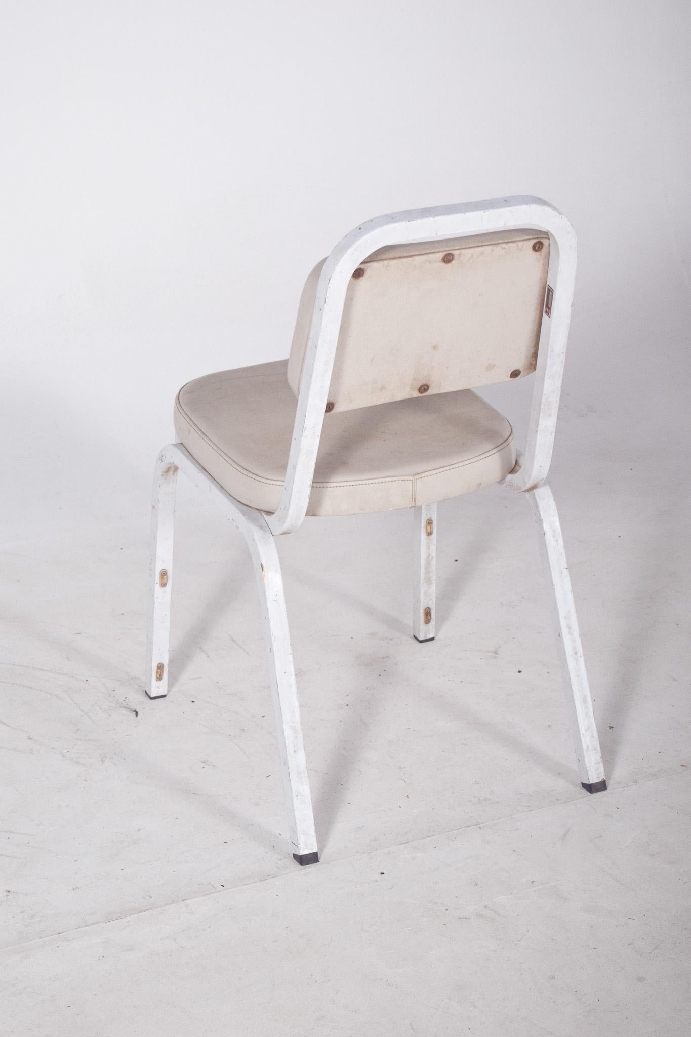 Silla del siglo XX con armazón y tapicería blancos en venta 1