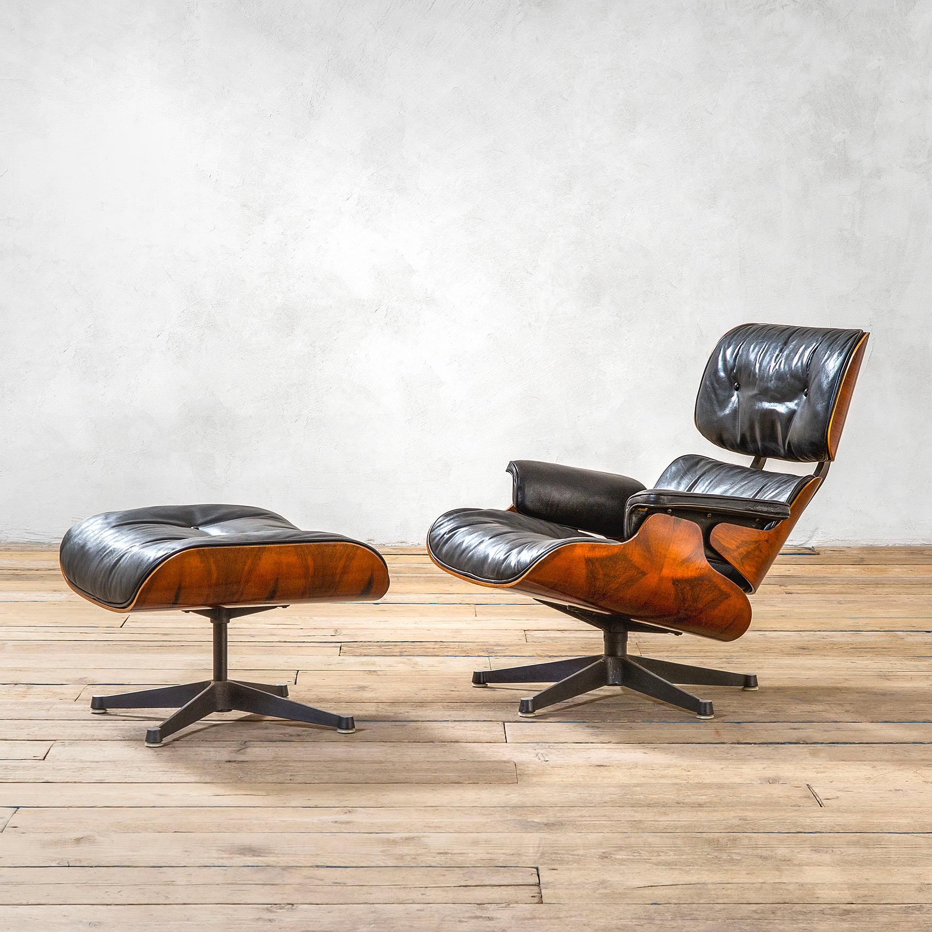 Charles Eames is a very important designer in design history, who worked along with his wife Ray and together realized many iconic pieces of furniture. Their relationship with Herman Miller began with molded plywood chairs in the late 1940s and