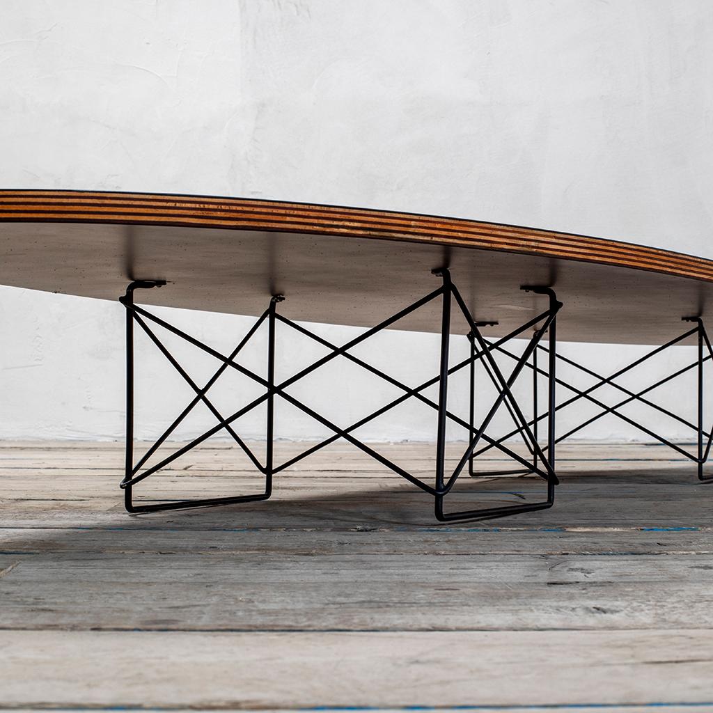 20th Century Charles Eames Long Low Table in Metal and Wood for Herman Miller In Good Condition In Turin, Turin