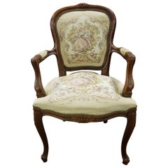 Fauteuil en tapisserie Louis XV du 20e siècle au Chateau d'Ax