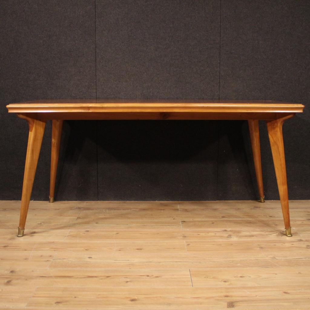 Italian design table from the 1960s-1970s. Furniture of fabulous lines and pleasant decor in cherrywood and fruitwood. Good-sized living room and service table adorned with gilt bronze feet. Built in a one block, it has some small signs of wear,