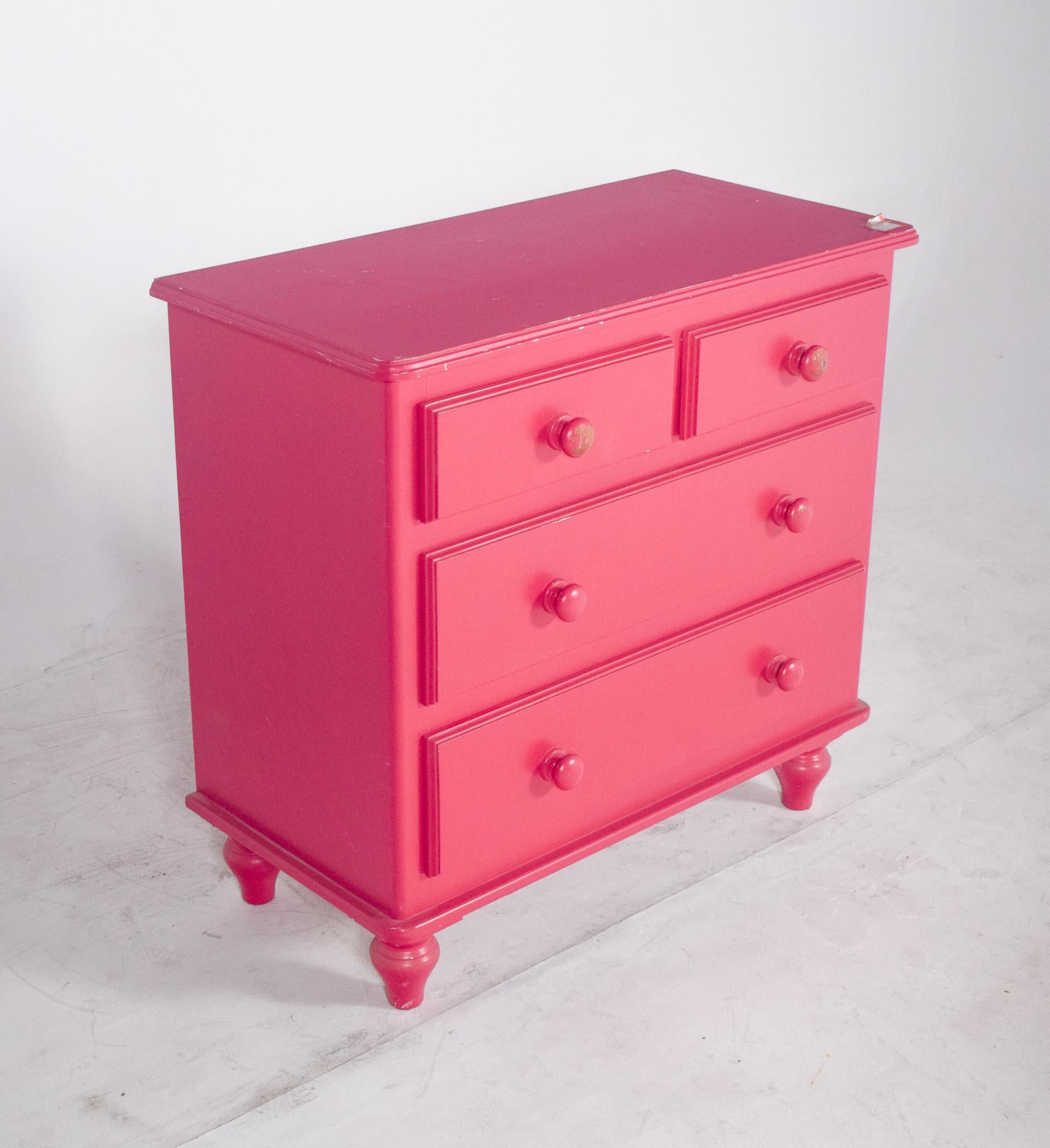 20th Century Chest of Drawers Painted Pink In Good Condition For Sale In Lisboa, Lisboa