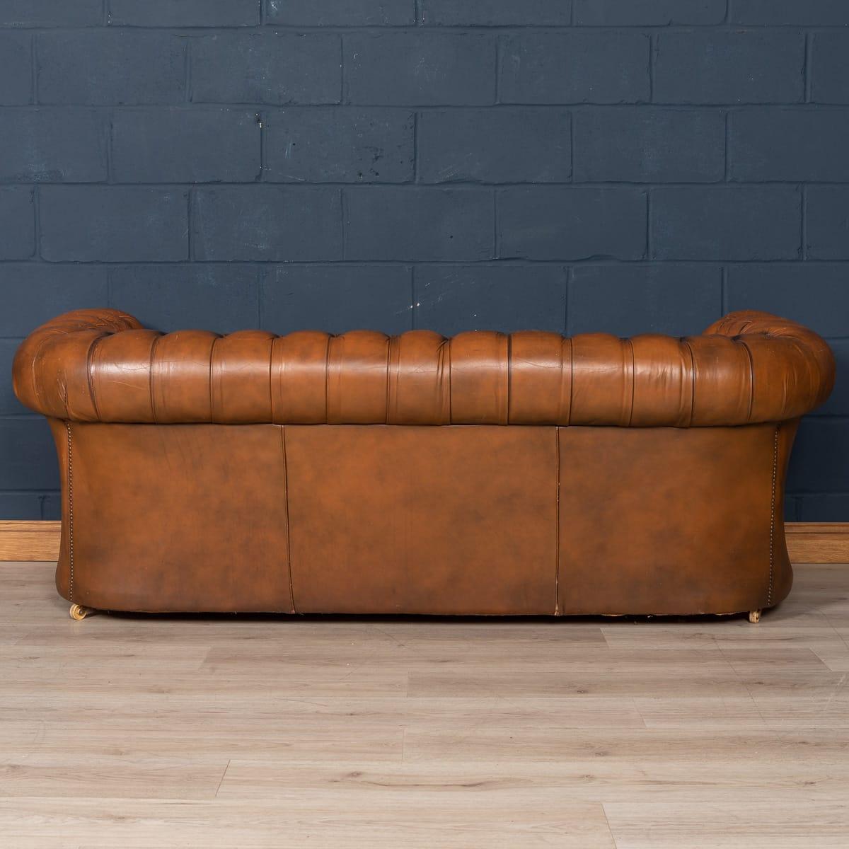 English 20th Century Chesterfield Three-Seat Leather Sofa with Button Down Seats