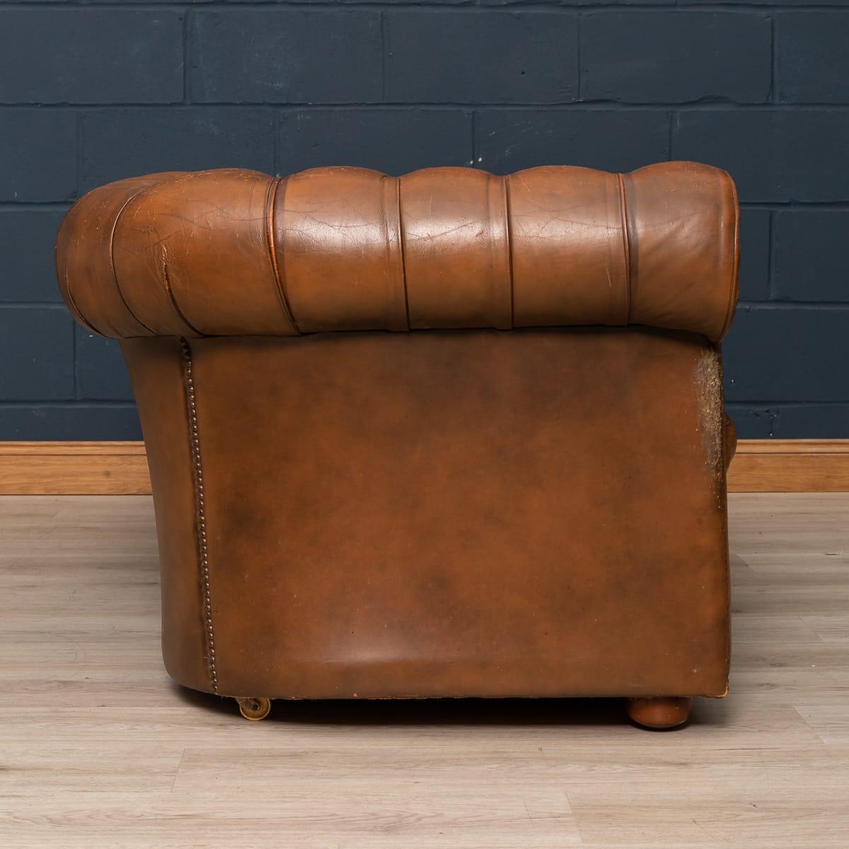 20th Century Chesterfield Three-Seat Leather Sofa With Button Down Seats In Fair Condition In Royal Tunbridge Wells, Kent