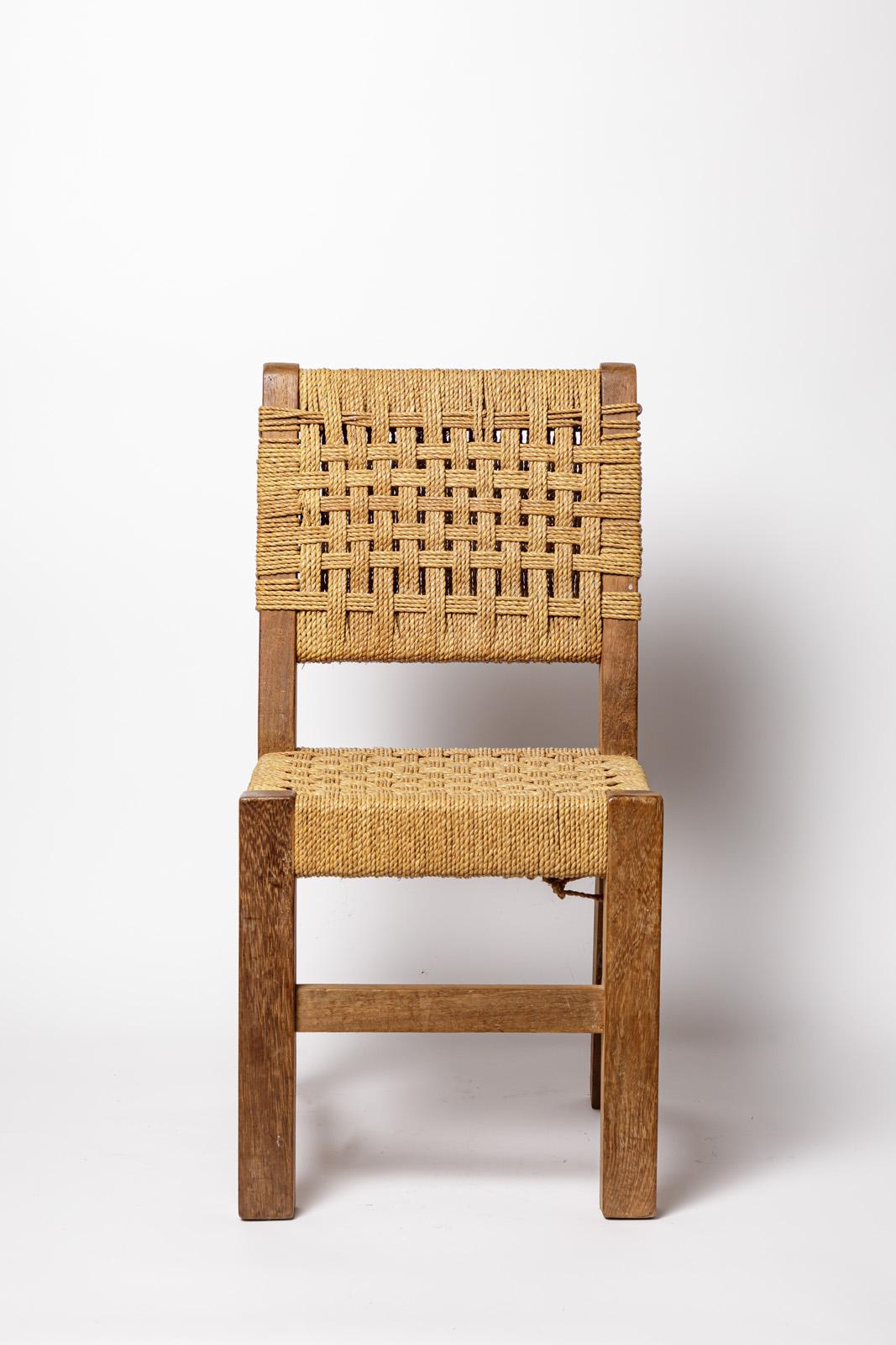 Mid-Century moderno Sedia per bambini del XX secolo in legno e corda stile AUdoux Minnet in vendita