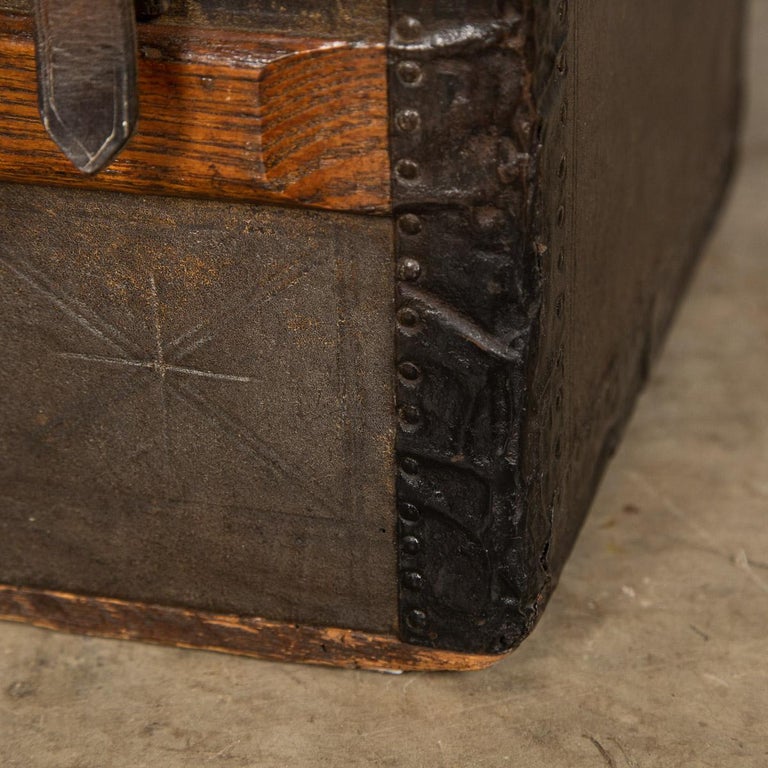 20th Century Childs Traveling Trunk, c.1900 For Sale 11
