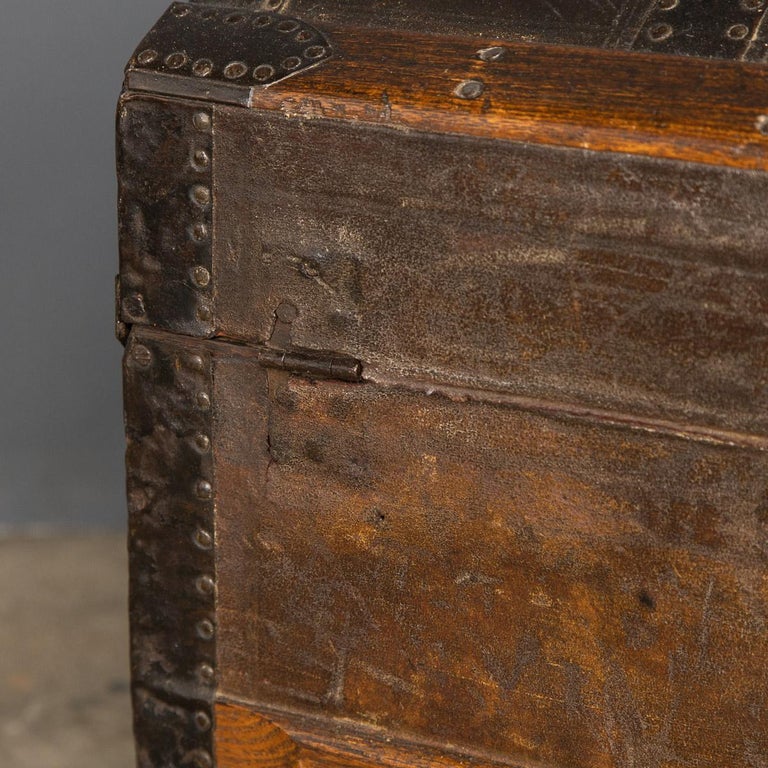 20th Century Childs Traveling Trunk, c.1900 For Sale 12