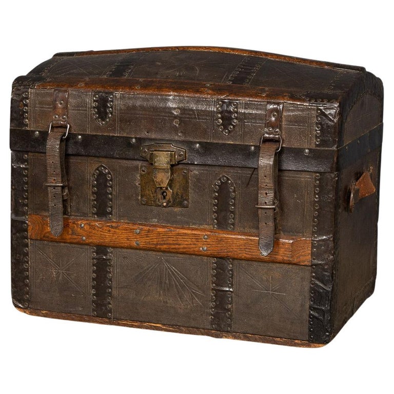 20th Century Childs Traveling Trunk, c.1900 For Sale