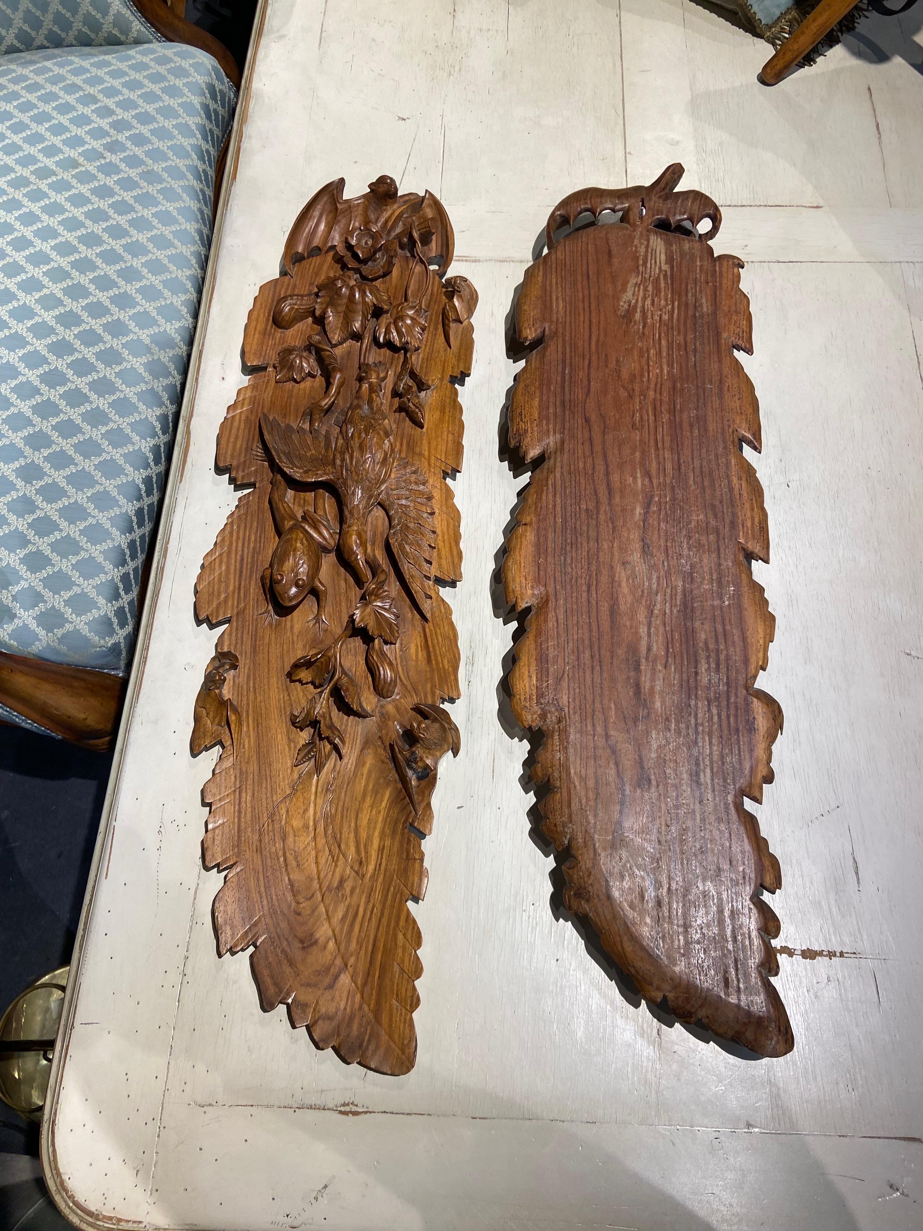 20th Century Chinese Assimetrical Pair of Hand Carved and Decorated Teak Panels  For Sale 1