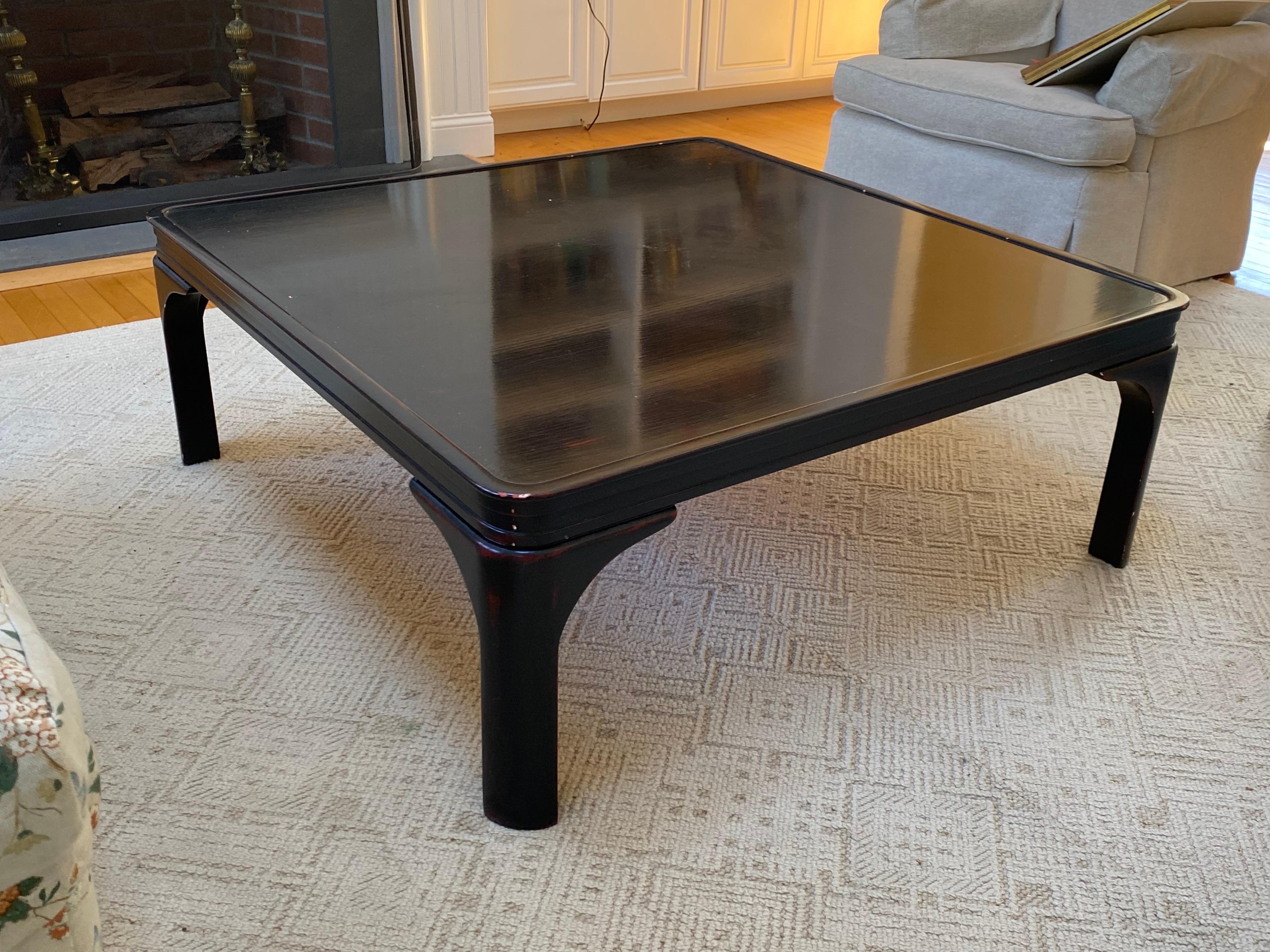 Chinois Table basse chinoise en laque noire du 20e siècle en vente