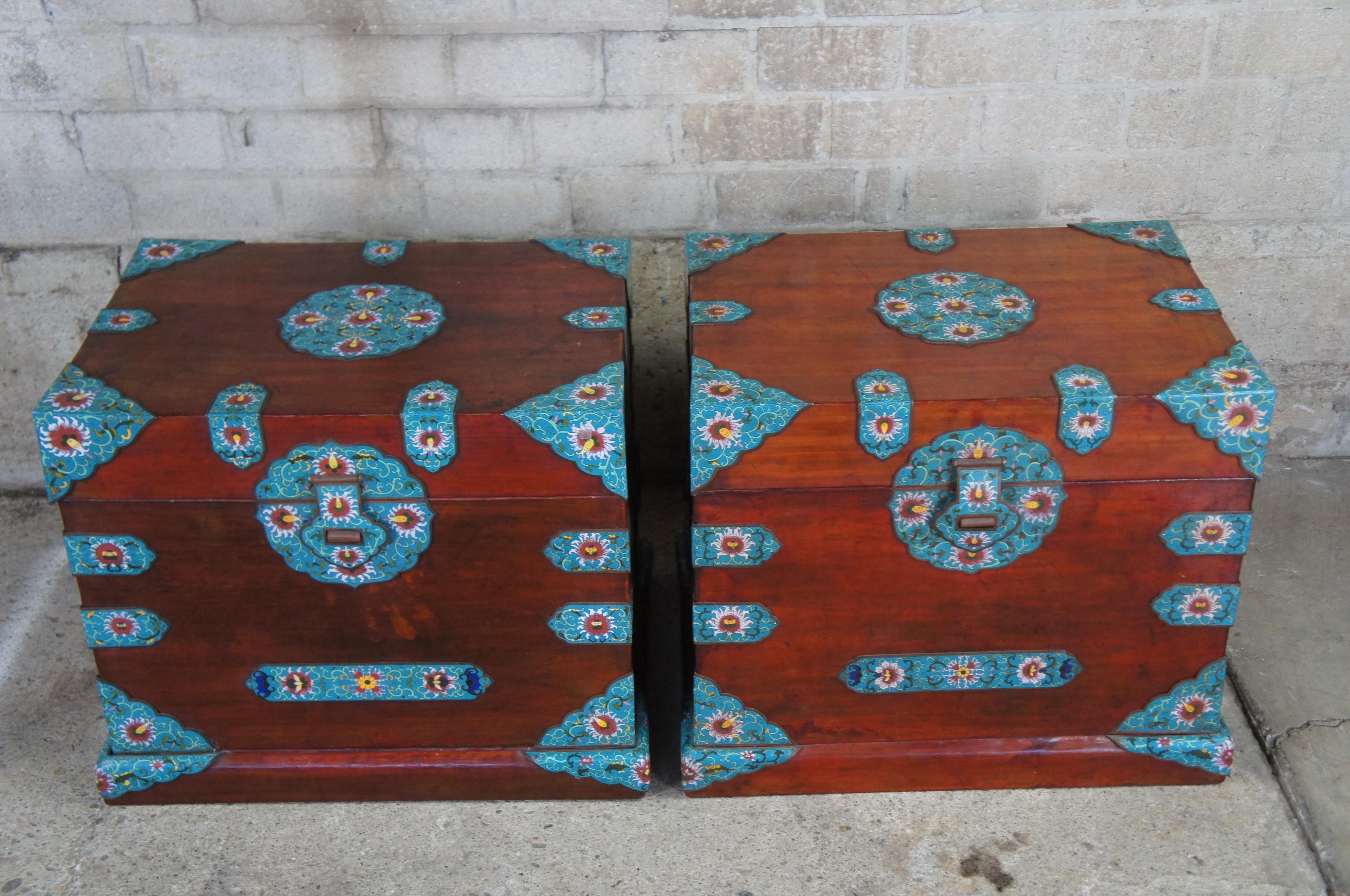 20th Century Chinese Camphor Wood Cloisonne Bound Blanket Chest Trunk Pair In Good Condition In Dayton, OH